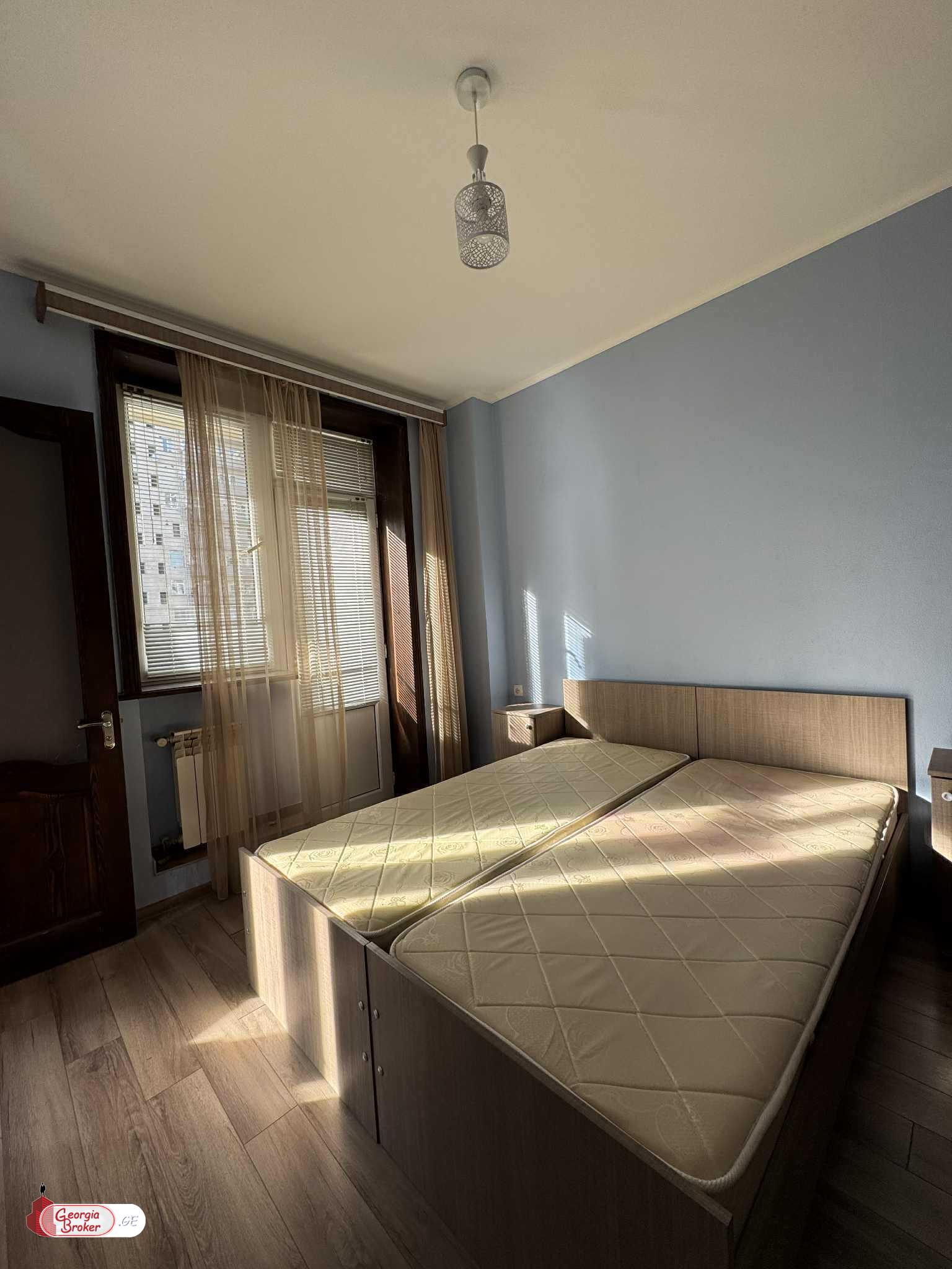 продается квартира с новым ремонтом 3-комнаты