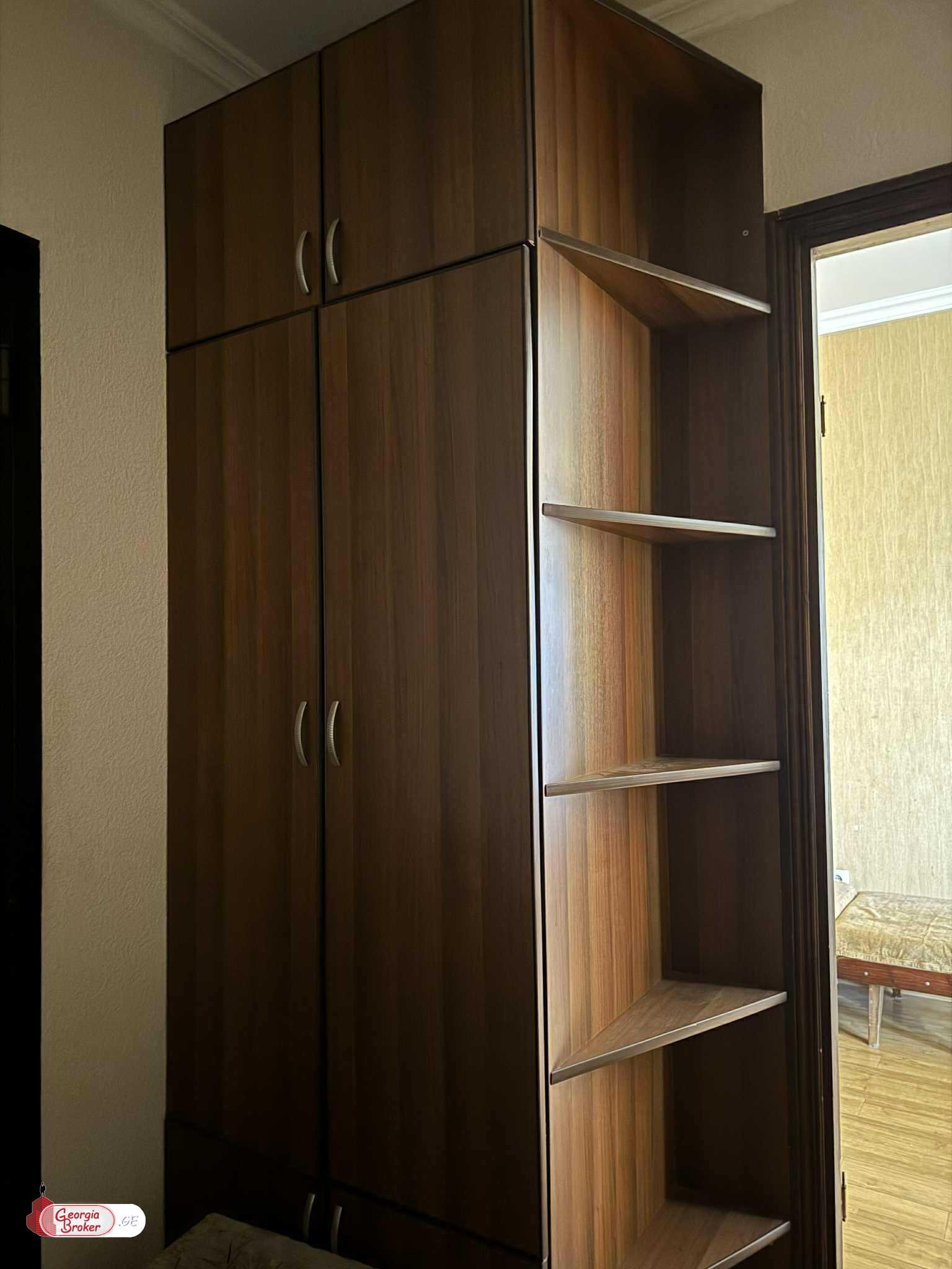 продается квартира с новым ремонтом 3-комнаты