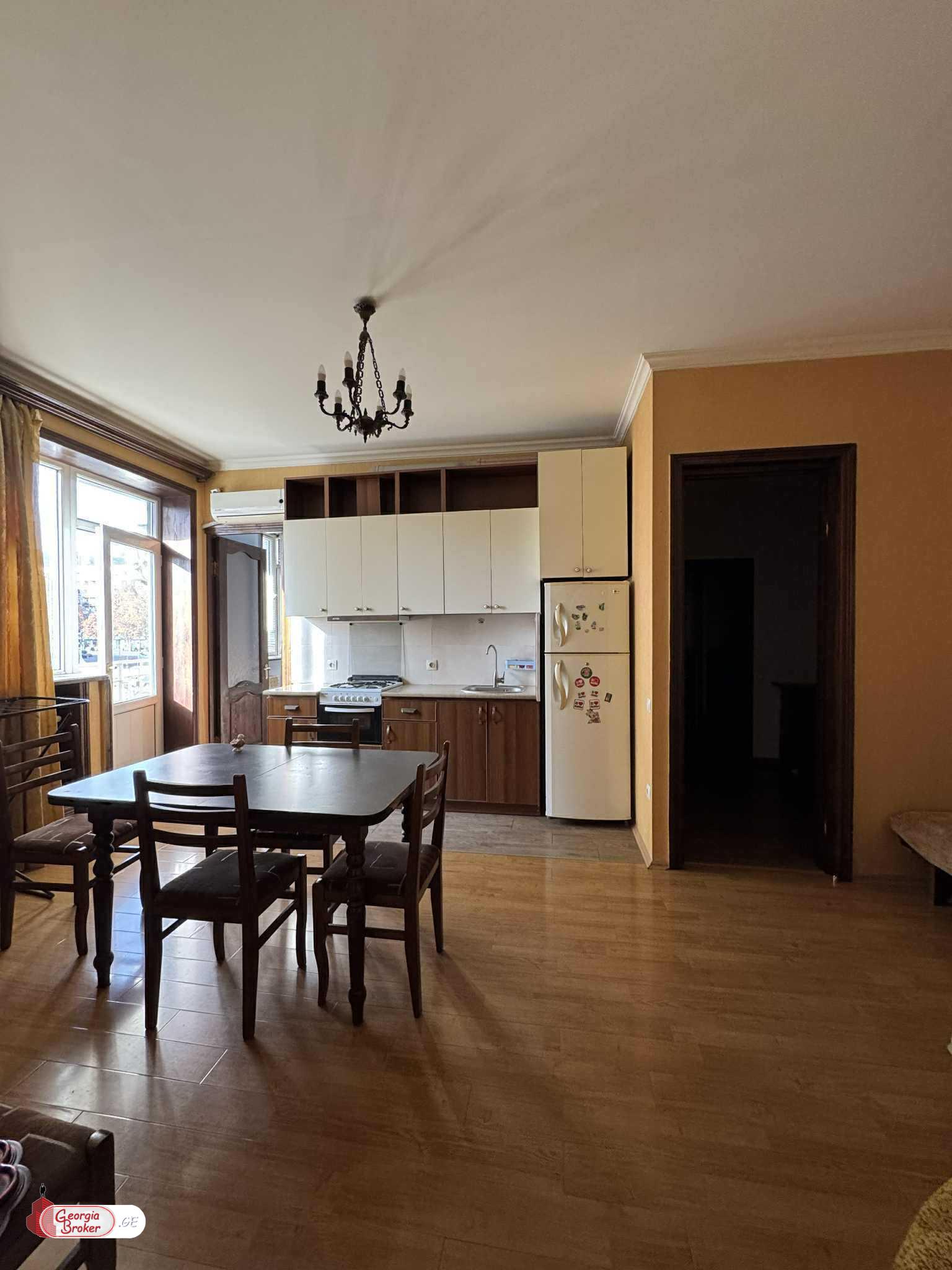 продается квартира с новым ремонтом 3-комнаты