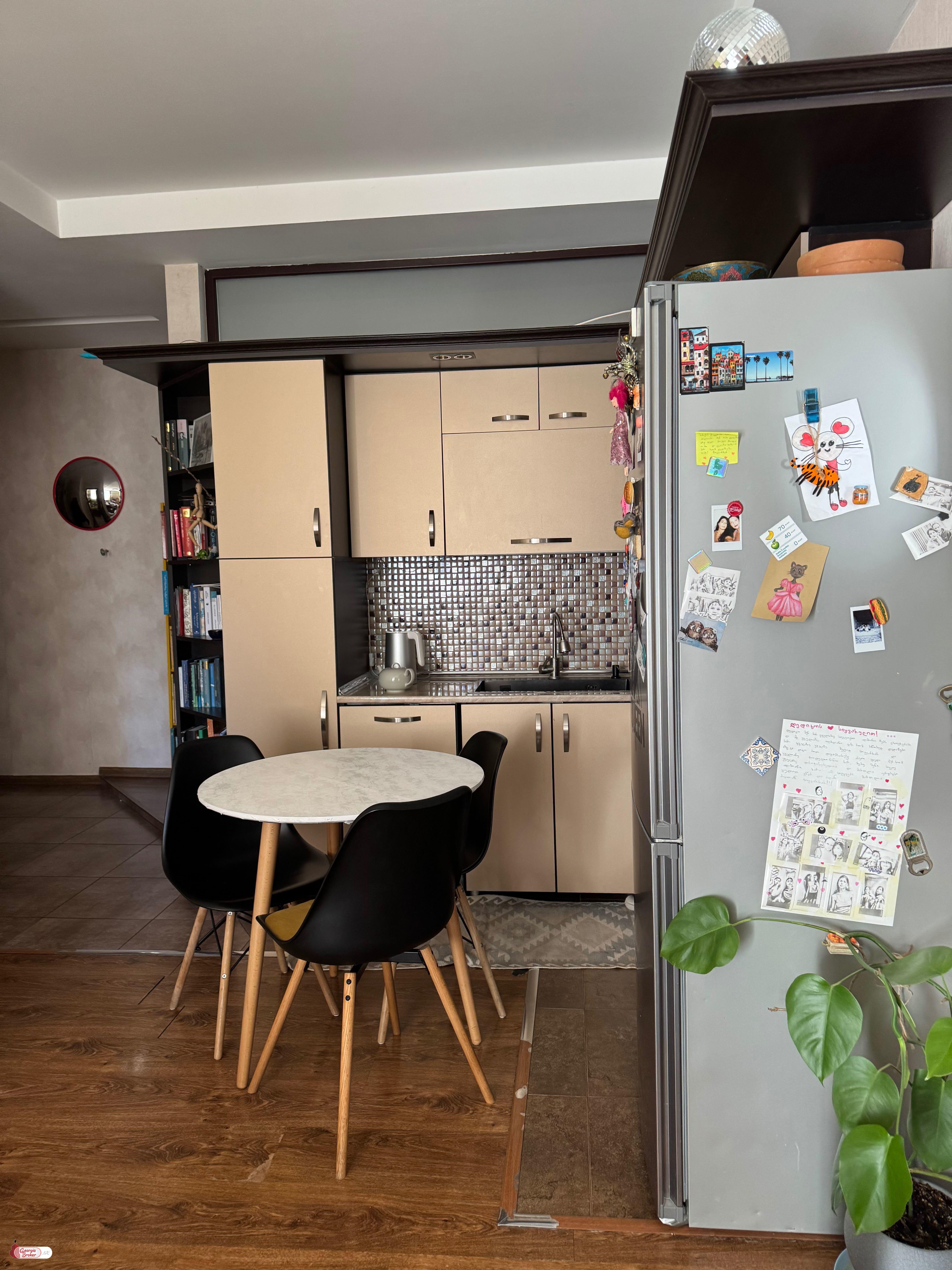 იყიდება ახალი გარემონტებული 3 ოთახიანი ბინა