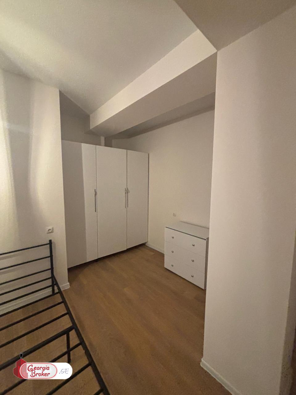 იყიდება ახალი გარემონტებული 2 ოთახიანი ბინა