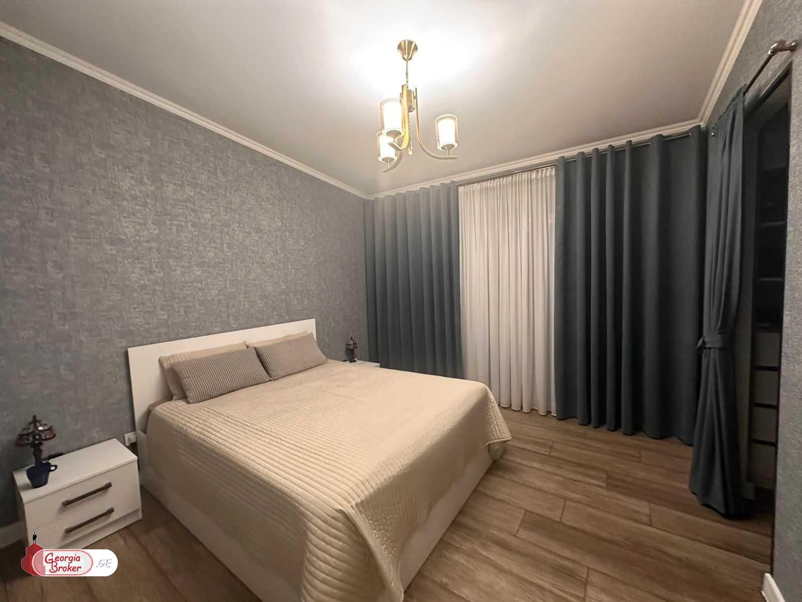 продается квартира с новым ремонтом 3-комнаты