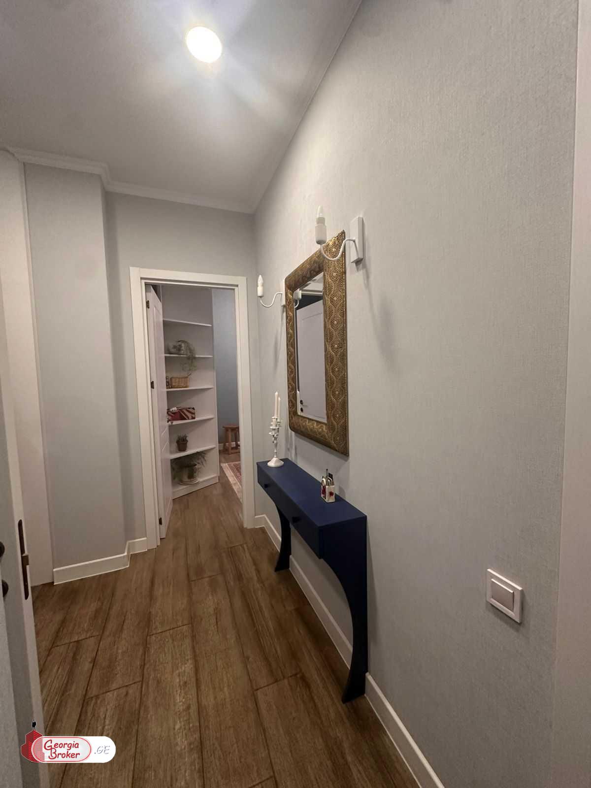 продается квартира с новым ремонтом 3-комнаты