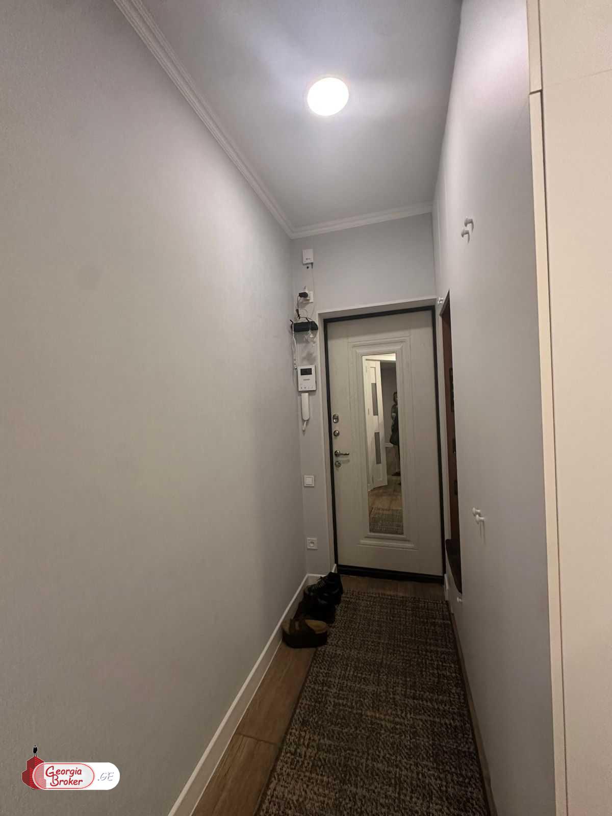 продается квартира с новым ремонтом 3-комнаты