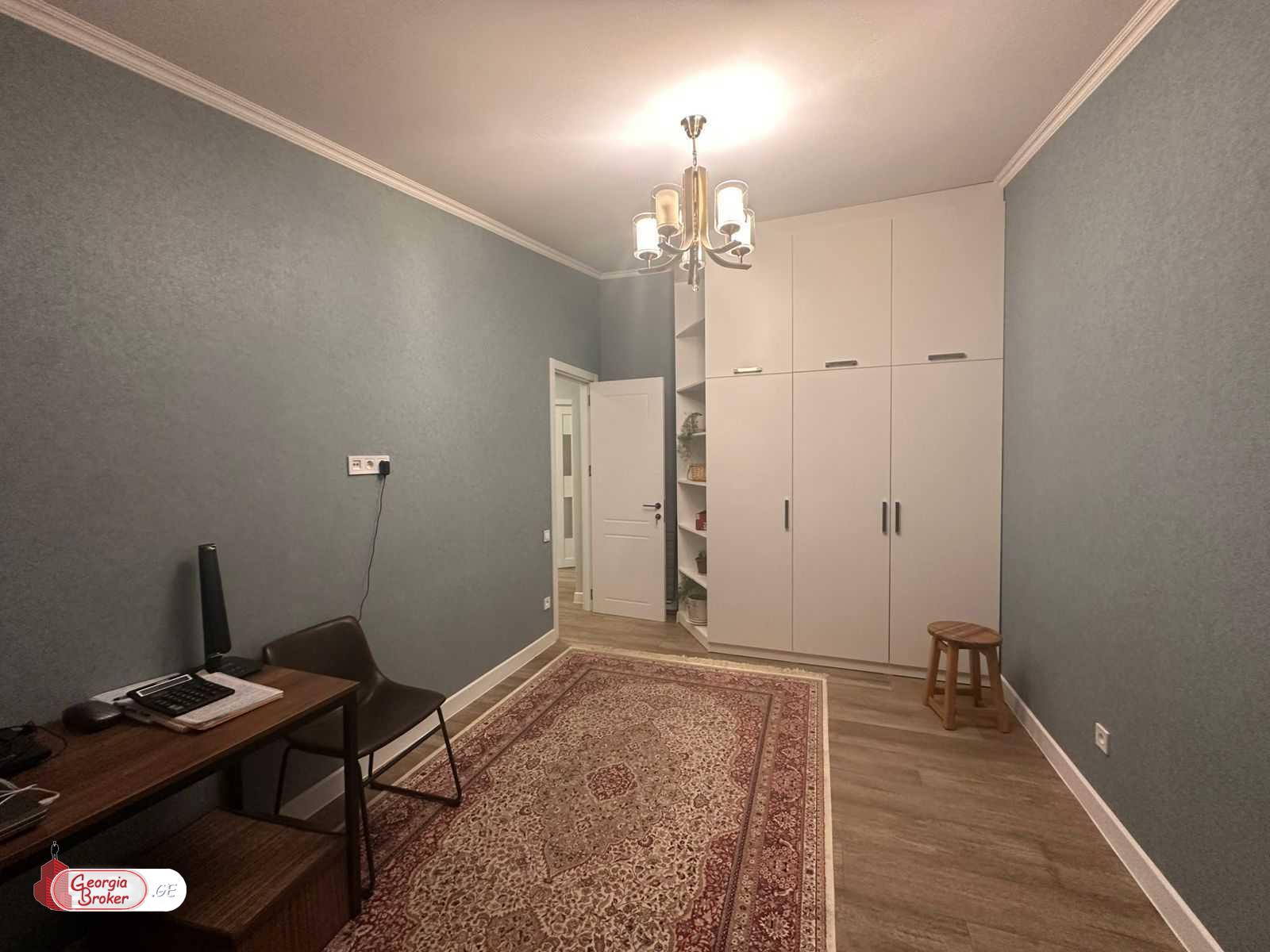 продается квартира с новым ремонтом 3-комнаты