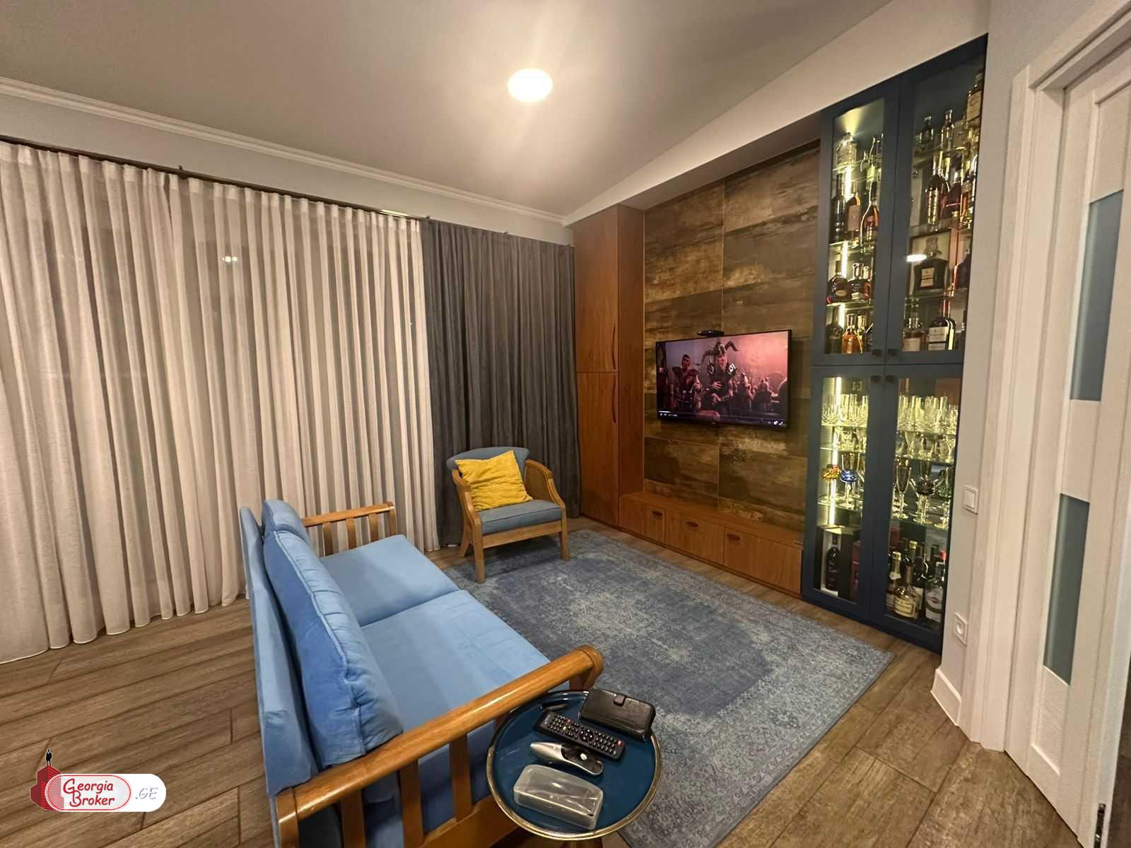 продается квартира с новым ремонтом 3-комнаты