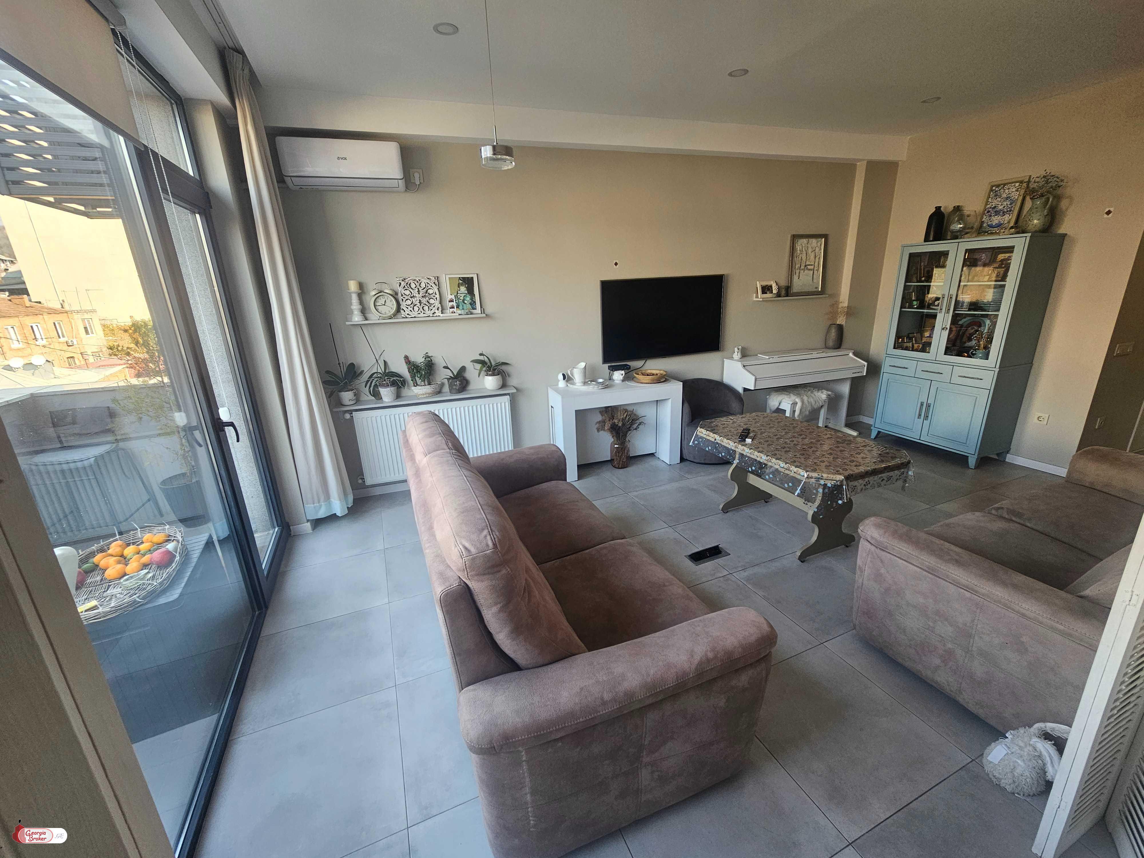 продается квартира с новым ремонтом 3-комнаты