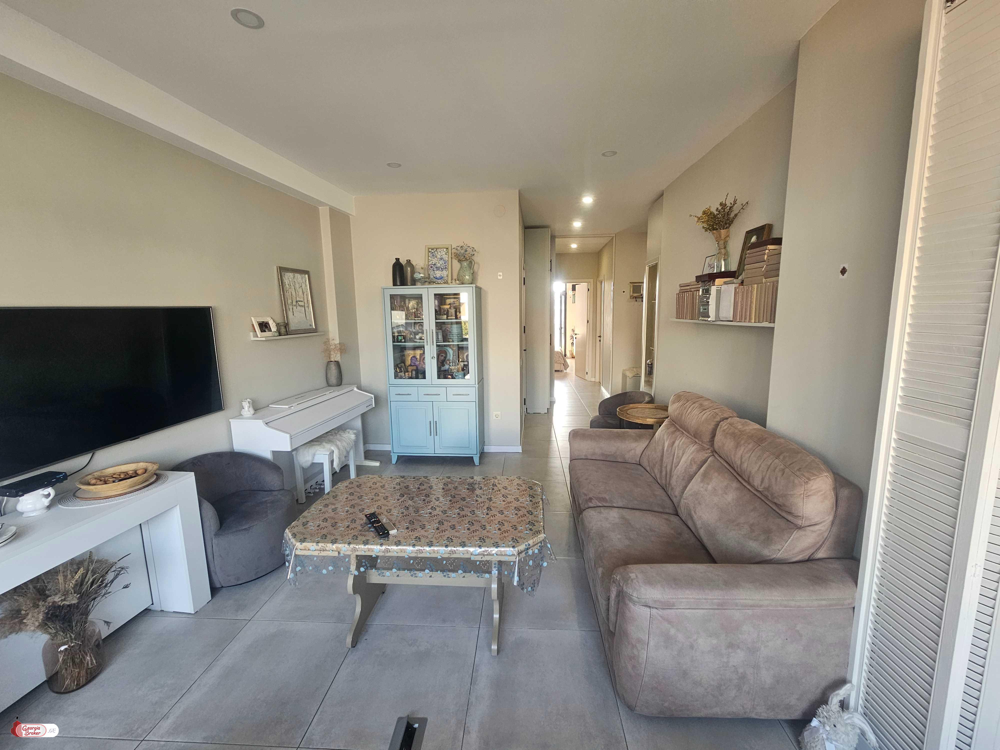 продается квартира с новым ремонтом 3-комнаты