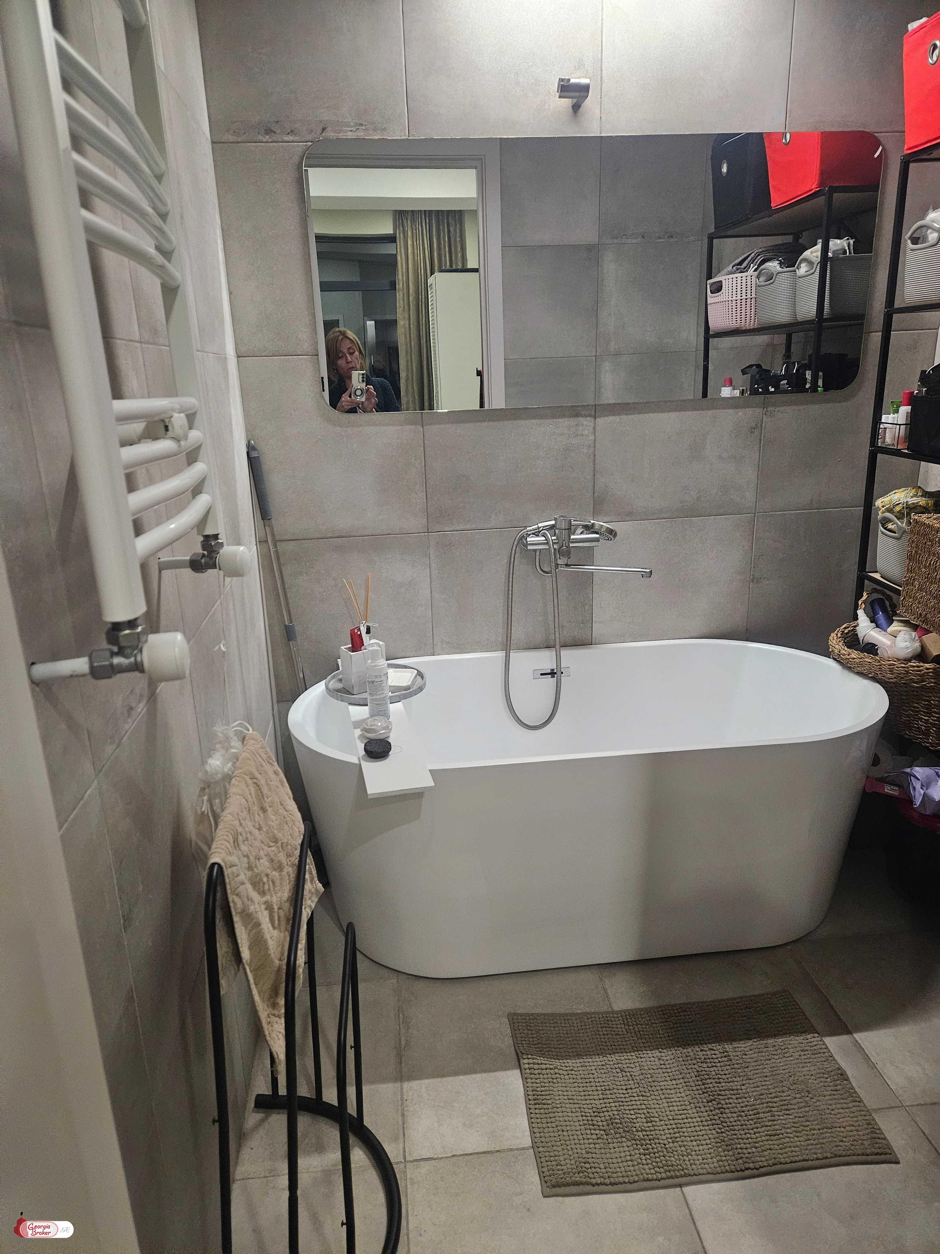 продается квартира с новым ремонтом 3-комнаты