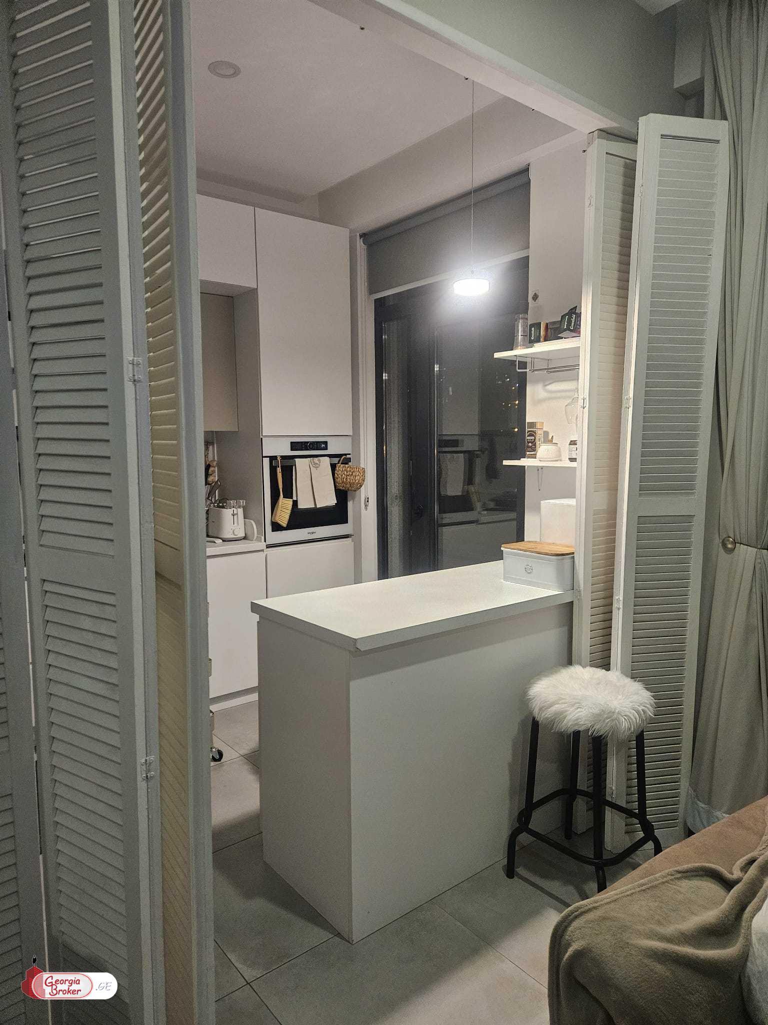 продается квартира с новым ремонтом 3-комнаты