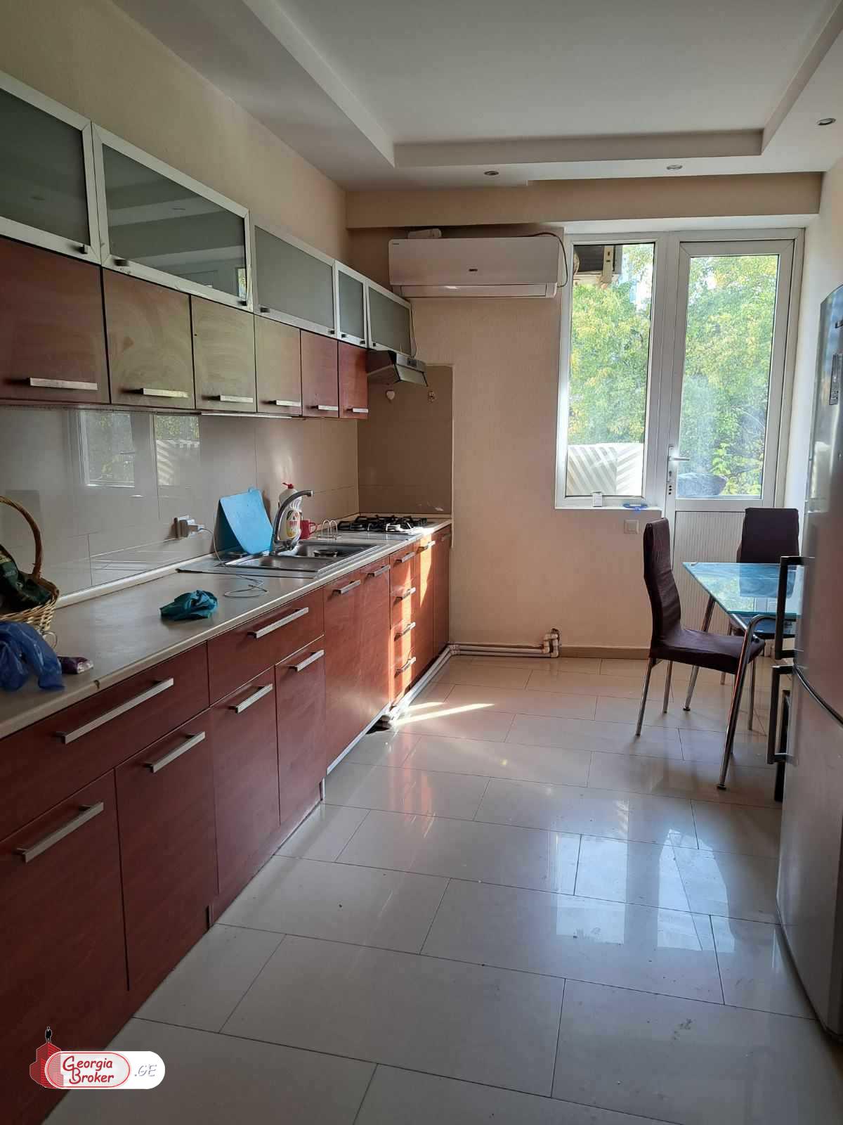 იყიდება ახალი გარემონტებული 3 ოთახიანი ბინა