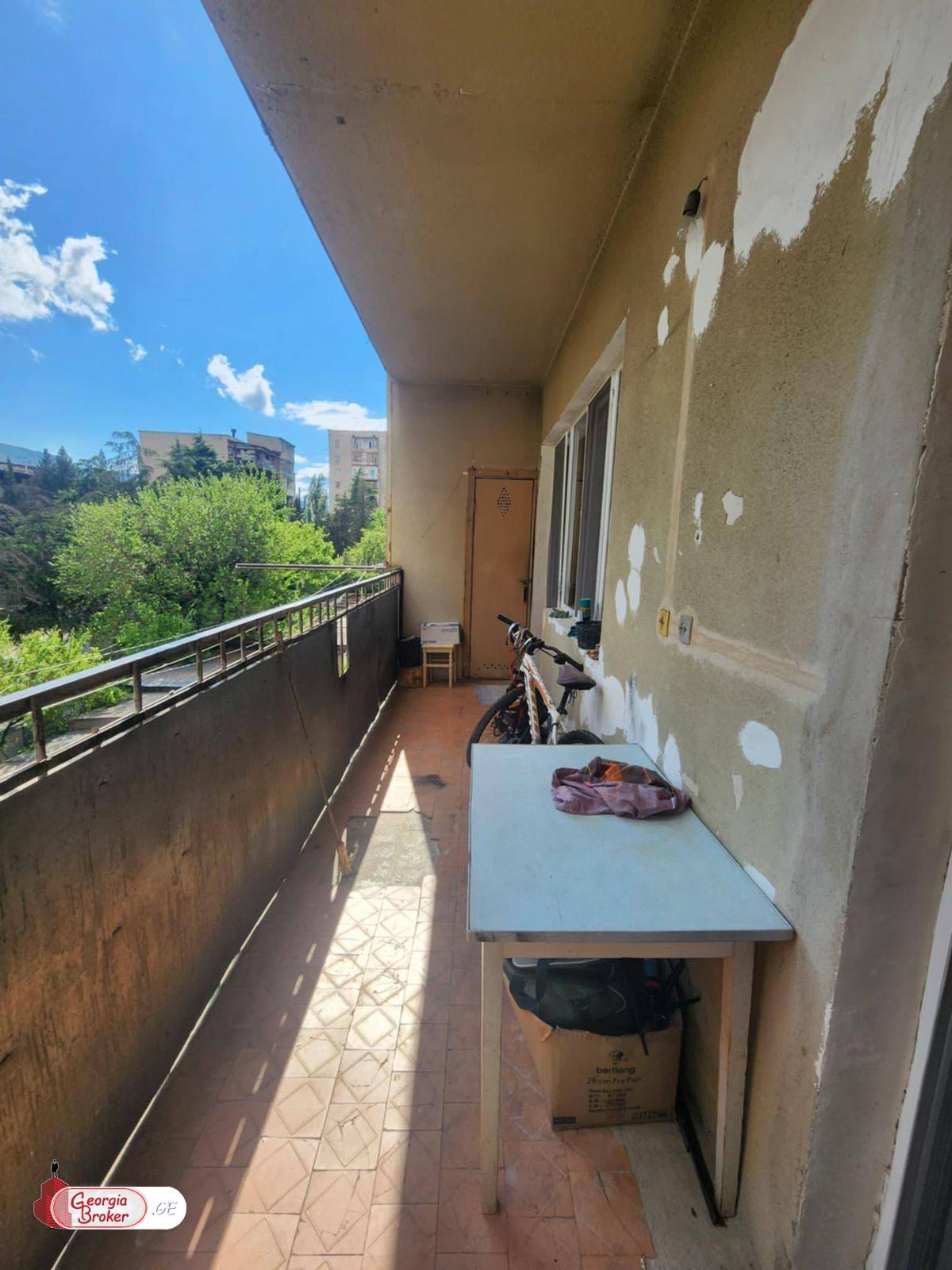 nearly repaired 3-room apartment for sale