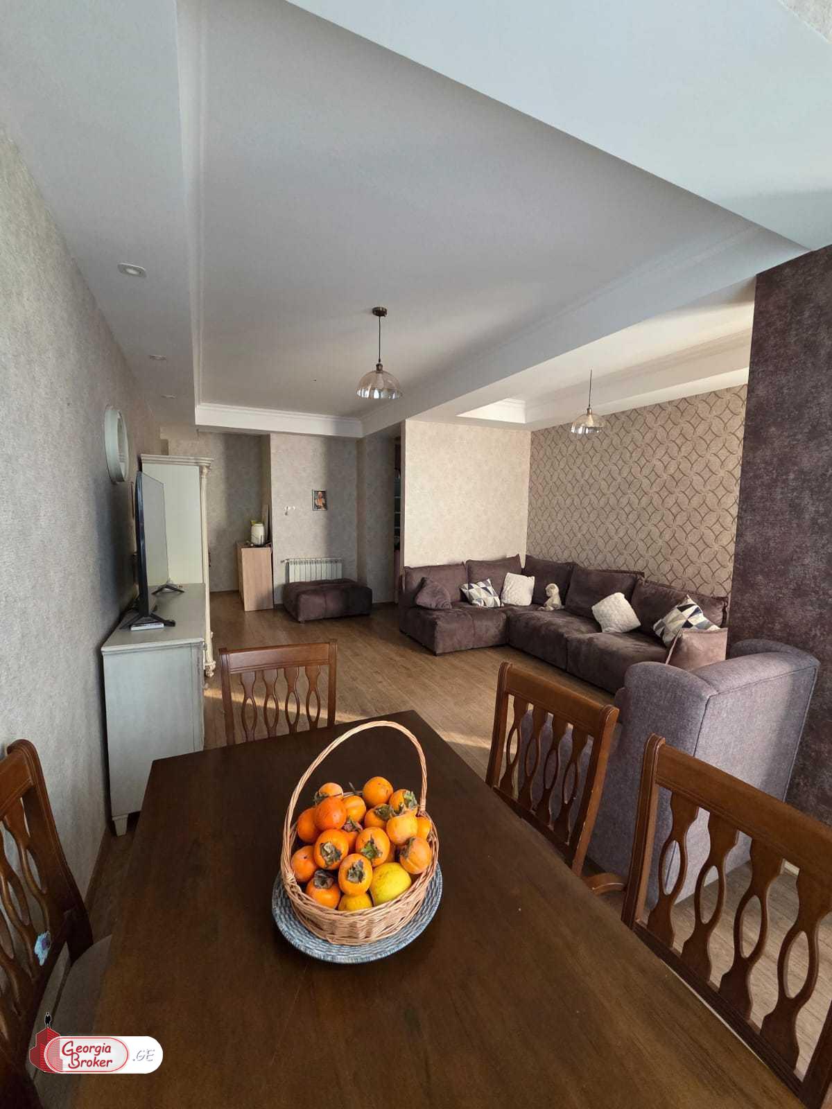 იყიდება ახალი გარემონტებული 4 ოთახიანი ბინა