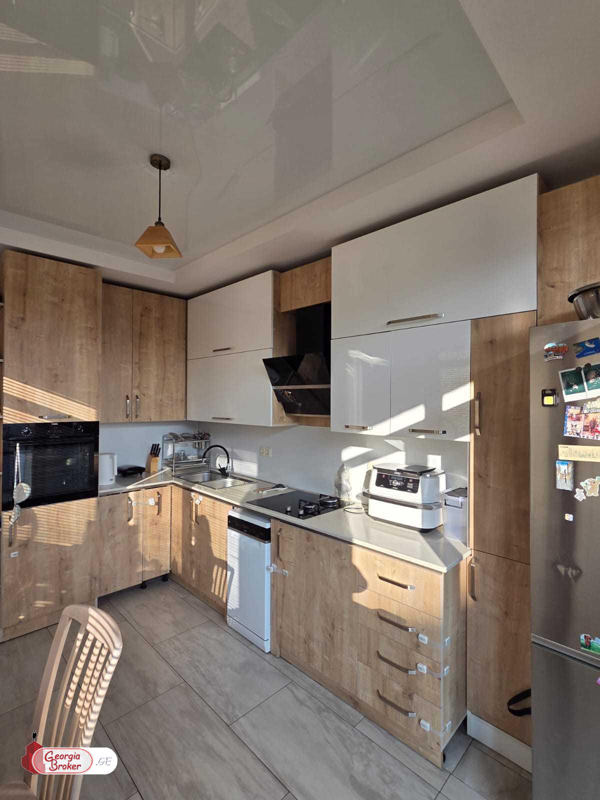 იყიდება ახალი გარემონტებული 4 ოთახიანი ბინა