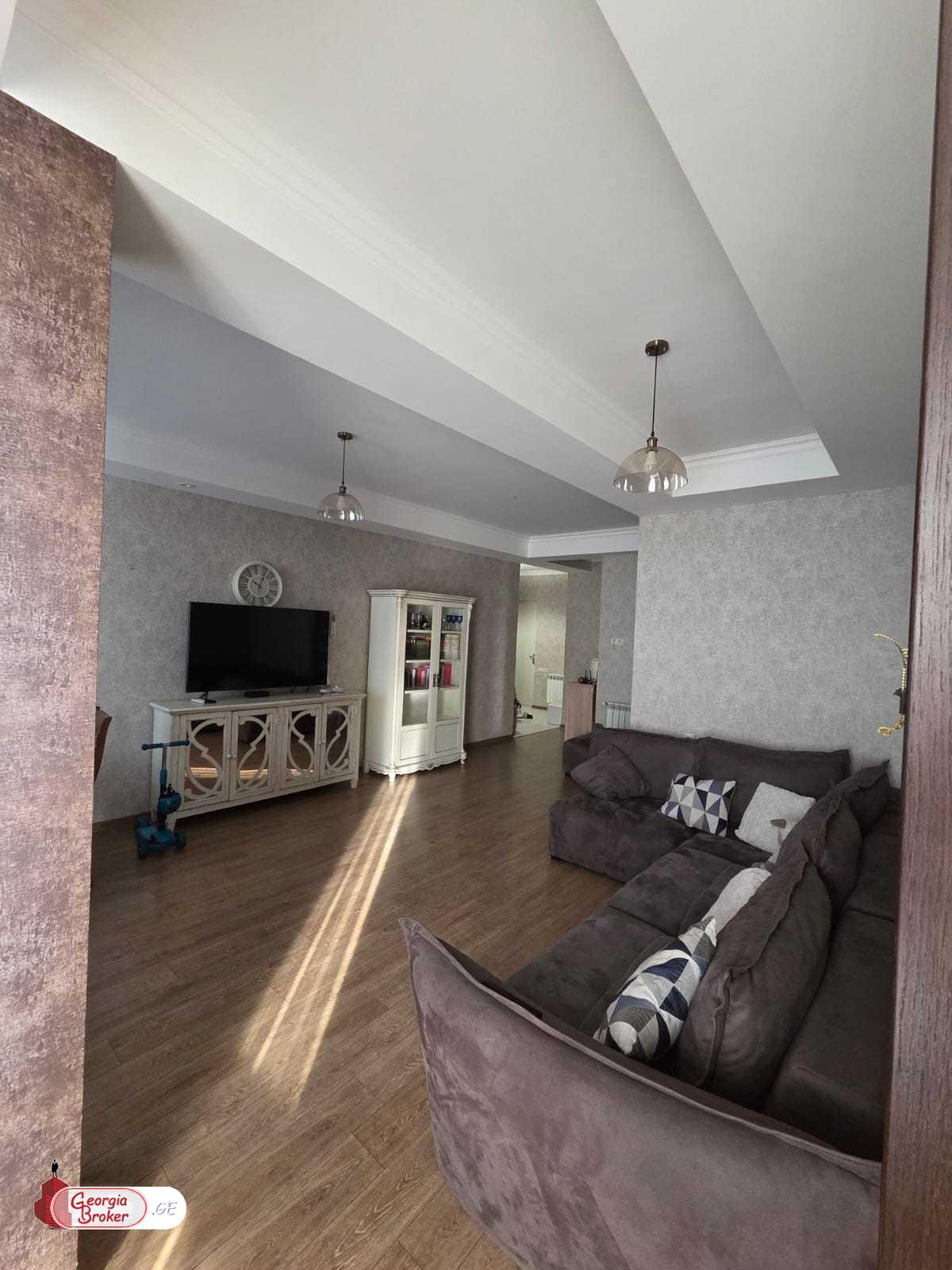 იყიდება ახალი გარემონტებული 4 ოთახიანი ბინა