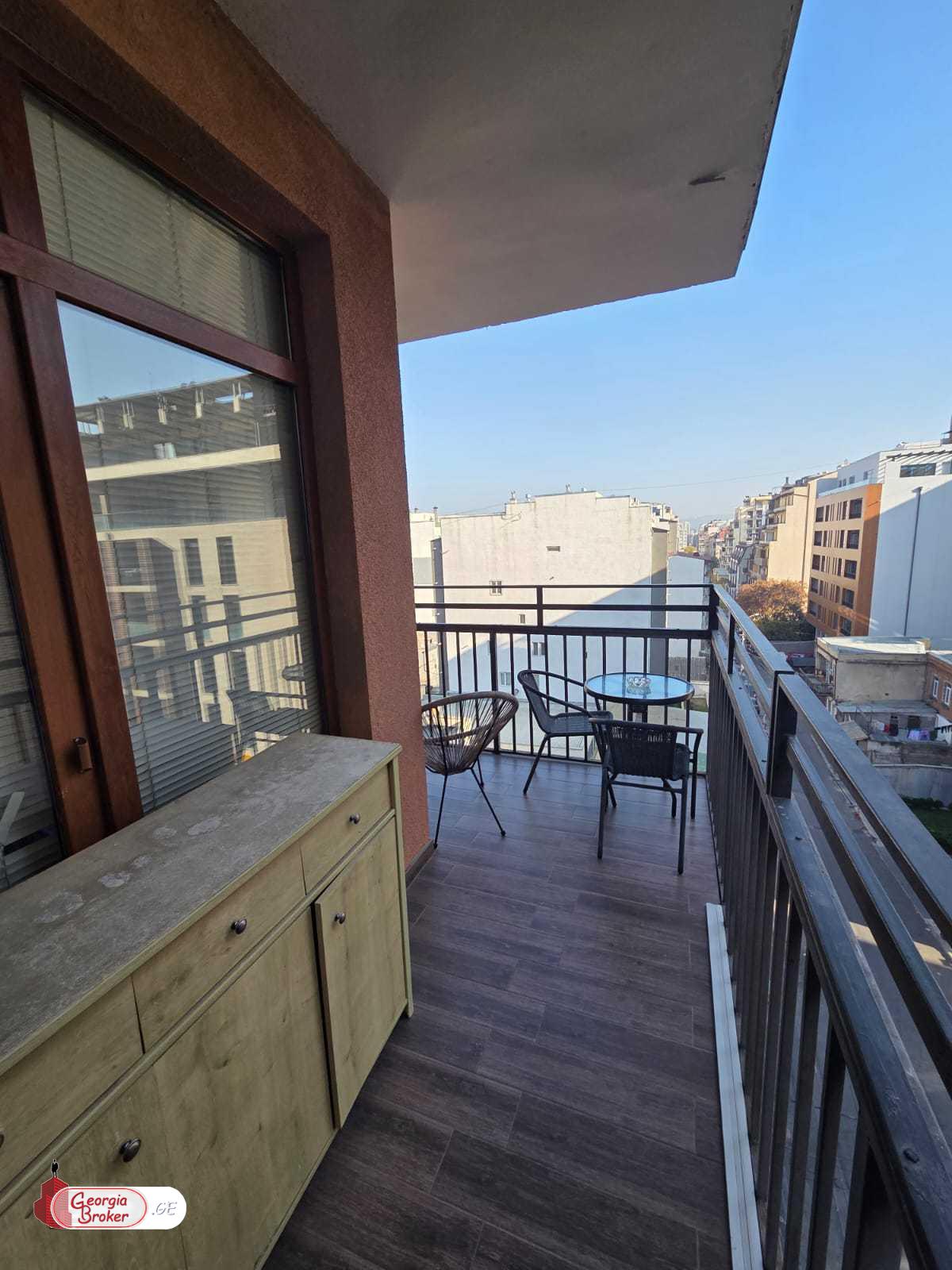 იყიდება ახალი გარემონტებული 4 ოთახიანი ბინა