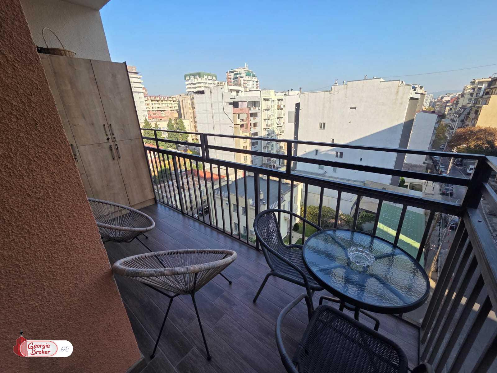 იყიდება ახალი გარემონტებული 4 ოთახიანი ბინა