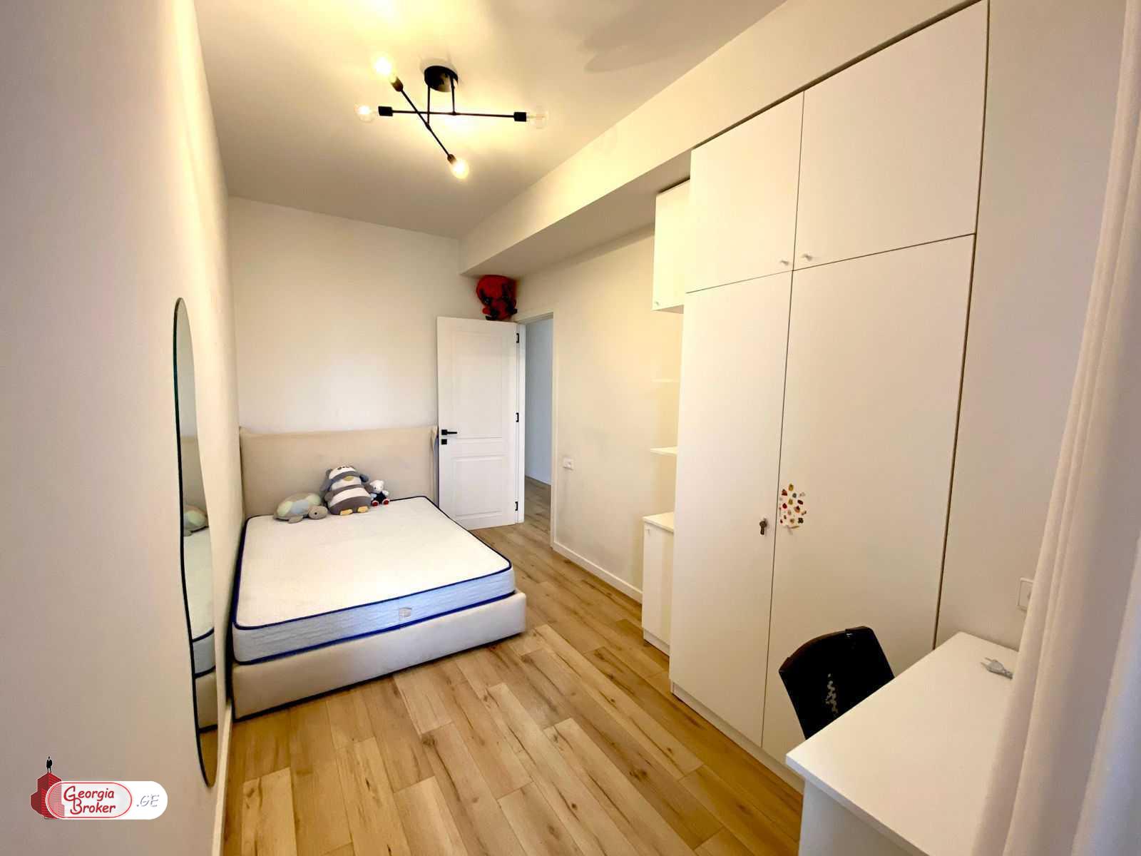 nearly repaired 3-room apartment for sale