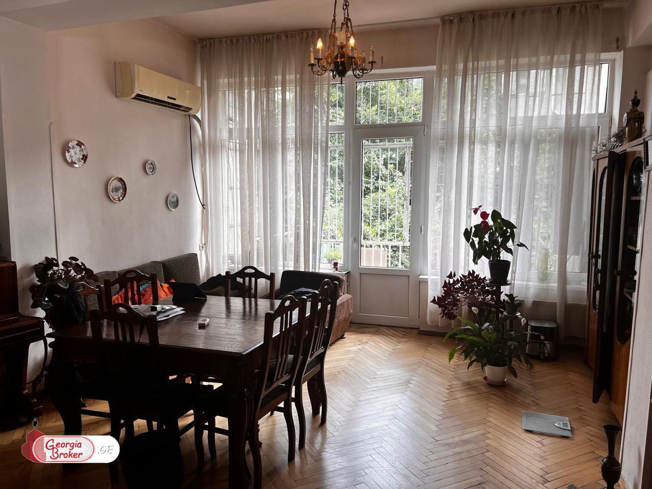 old repaired 8-room apartment for sale