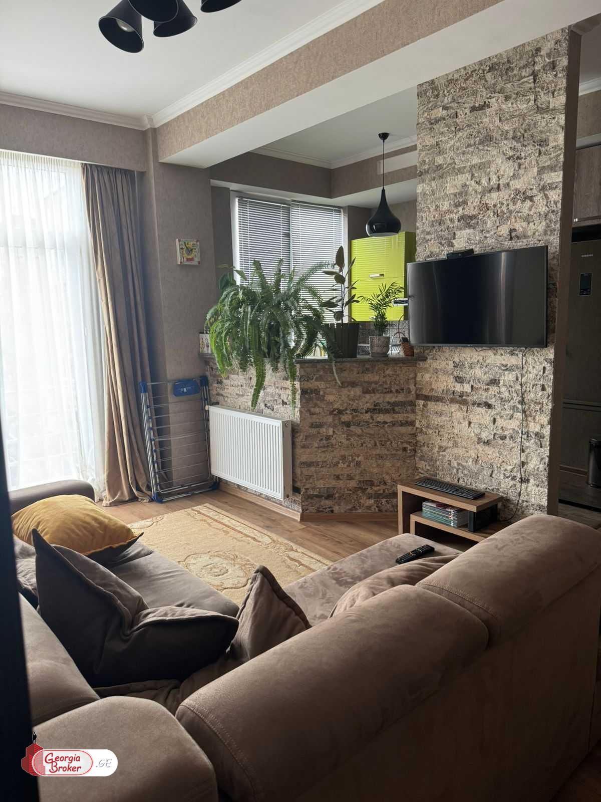 продается квартира с новым ремонтом 4-комнаты