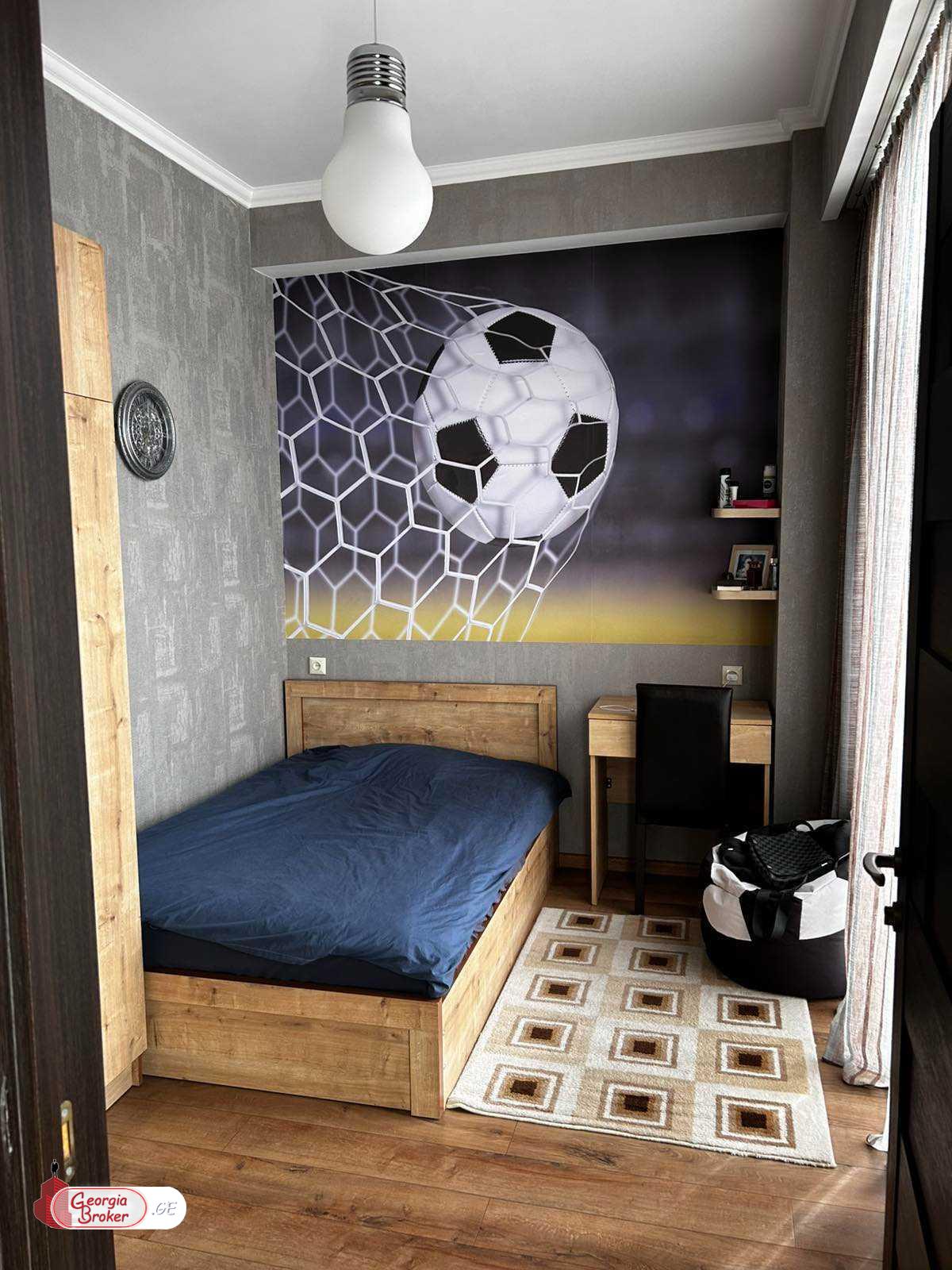 продается квартира с новым ремонтом 4-комнаты