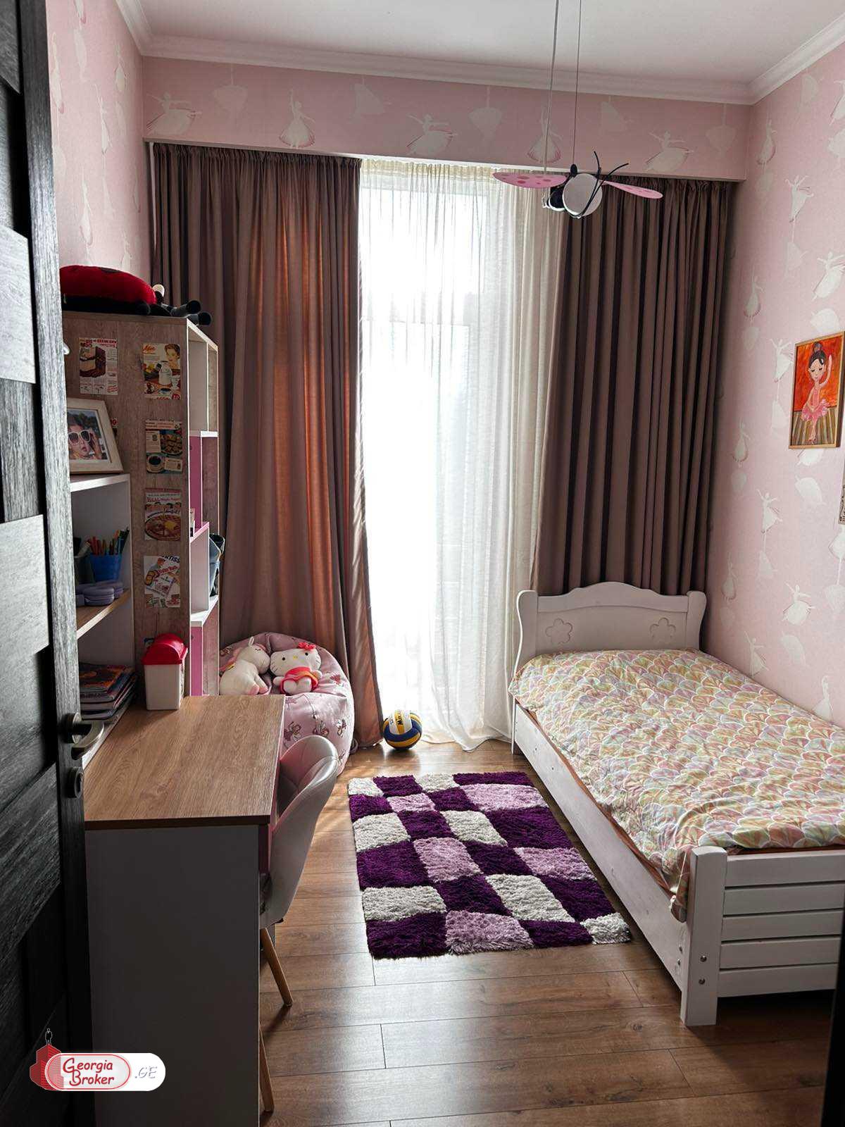 продается квартира с новым ремонтом 4-комнаты