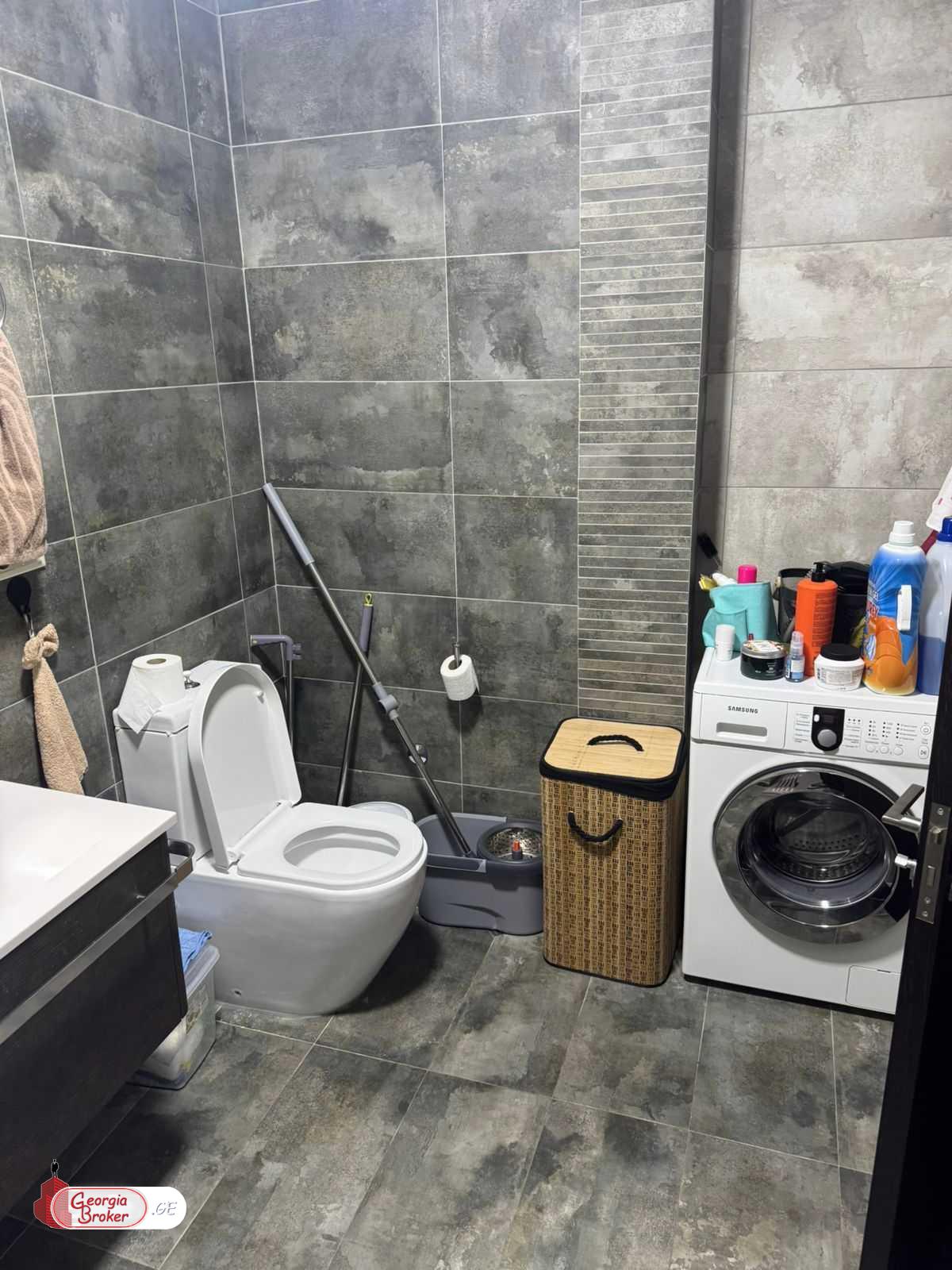 продается квартира с новым ремонтом 4-комнаты