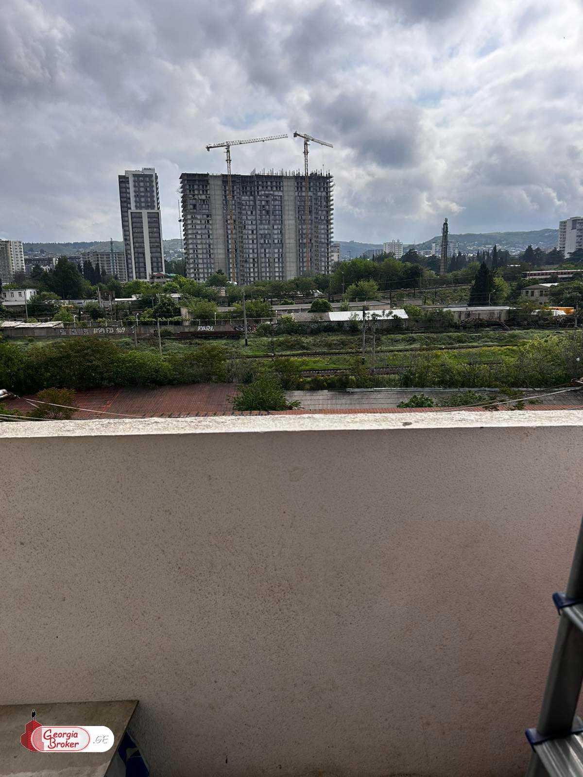 продается квартира с новым ремонтом 4-комнаты