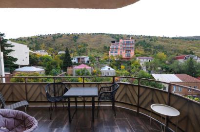 nearly repaired 6-room apartment for sale