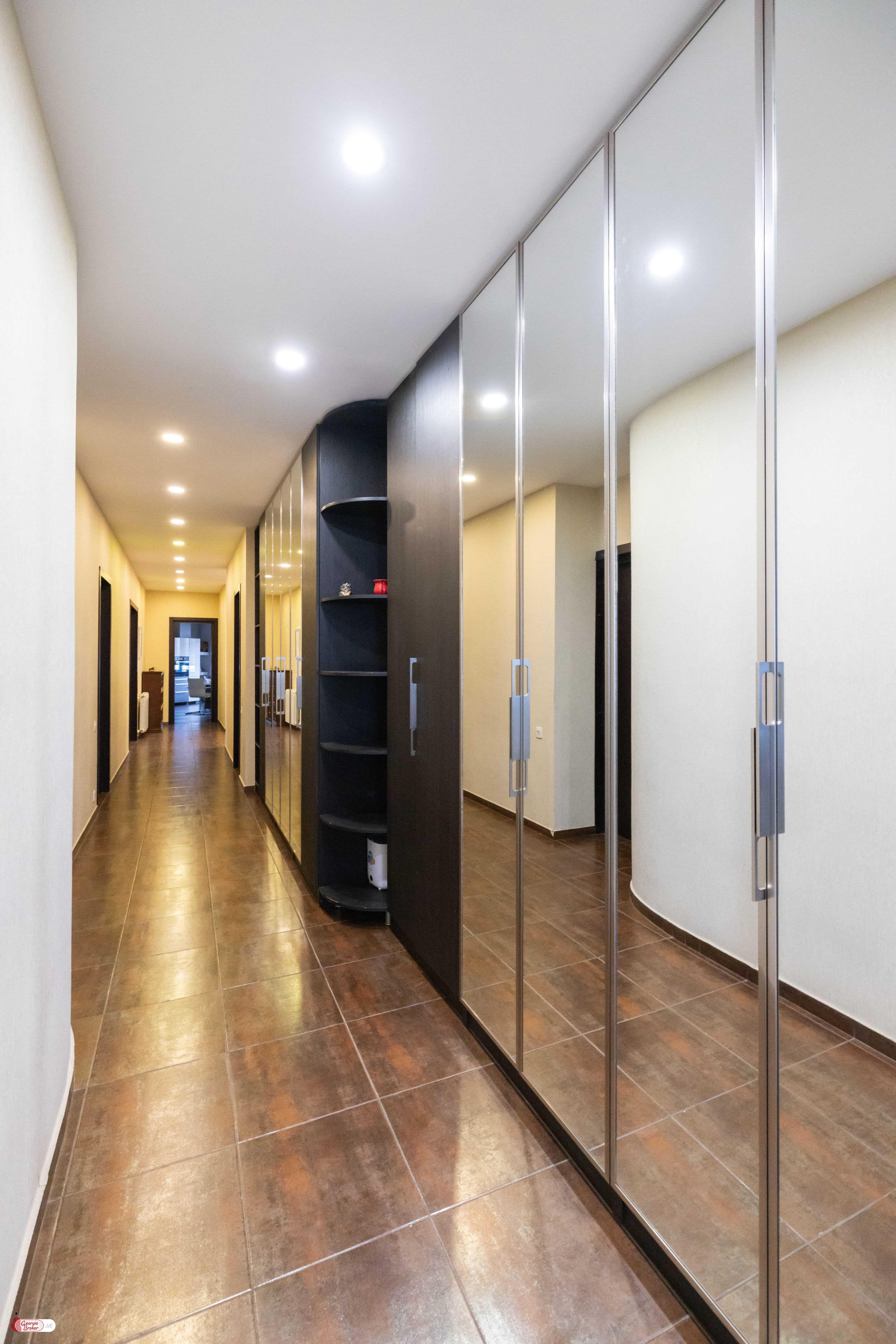 nearly repaired 6-room apartment for sale