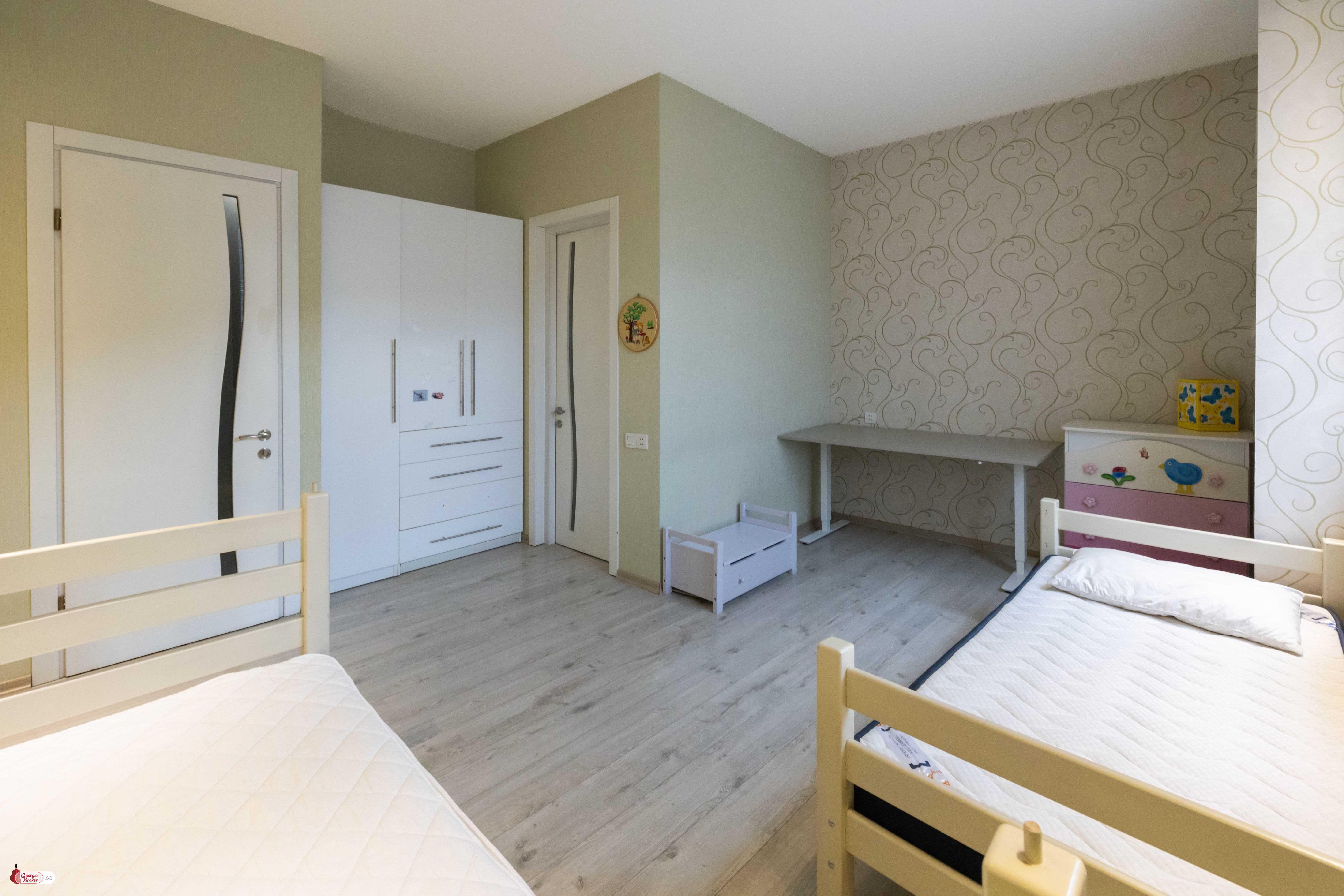 nearly repaired 6-room apartment for sale