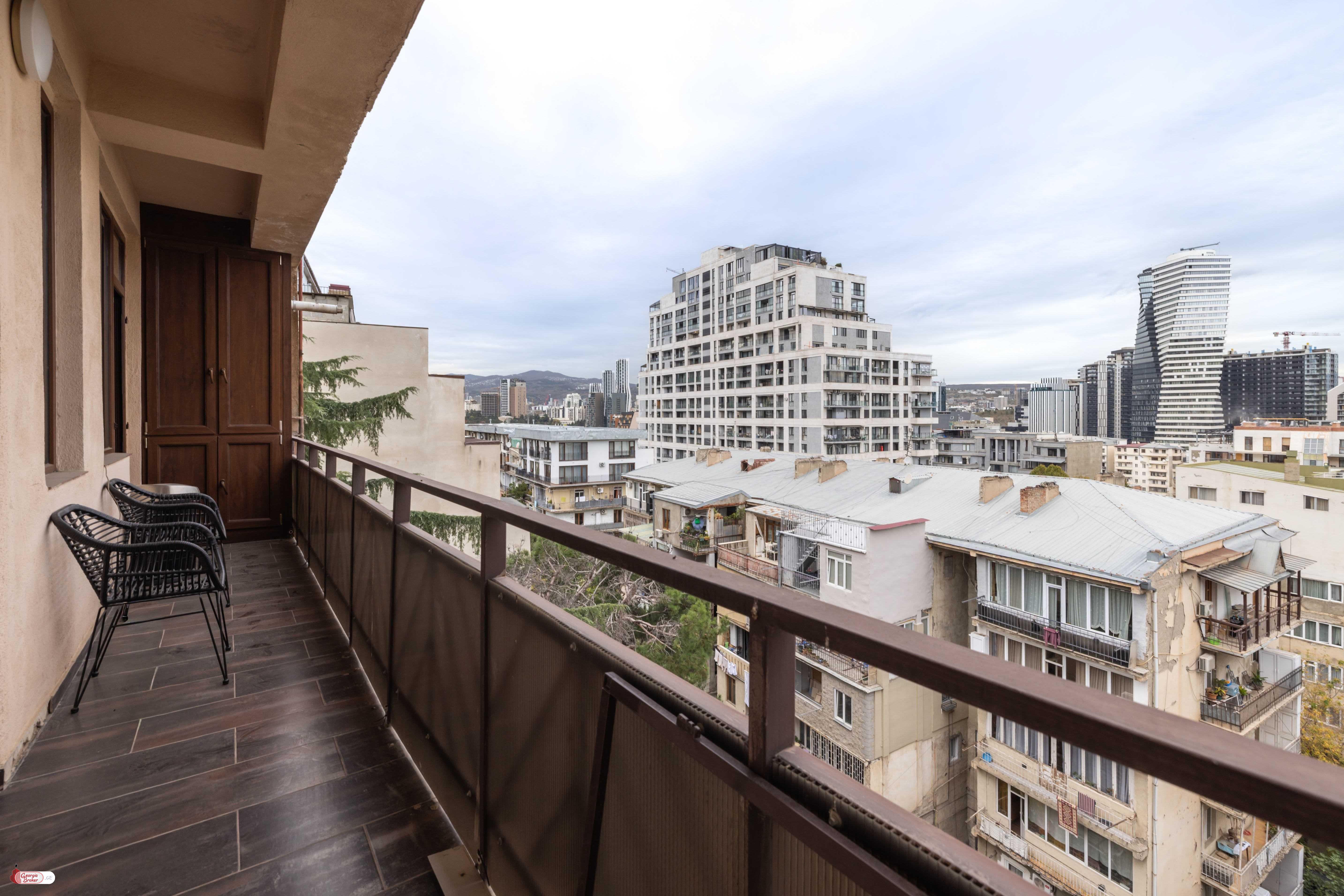 nearly repaired 6-room apartment for sale