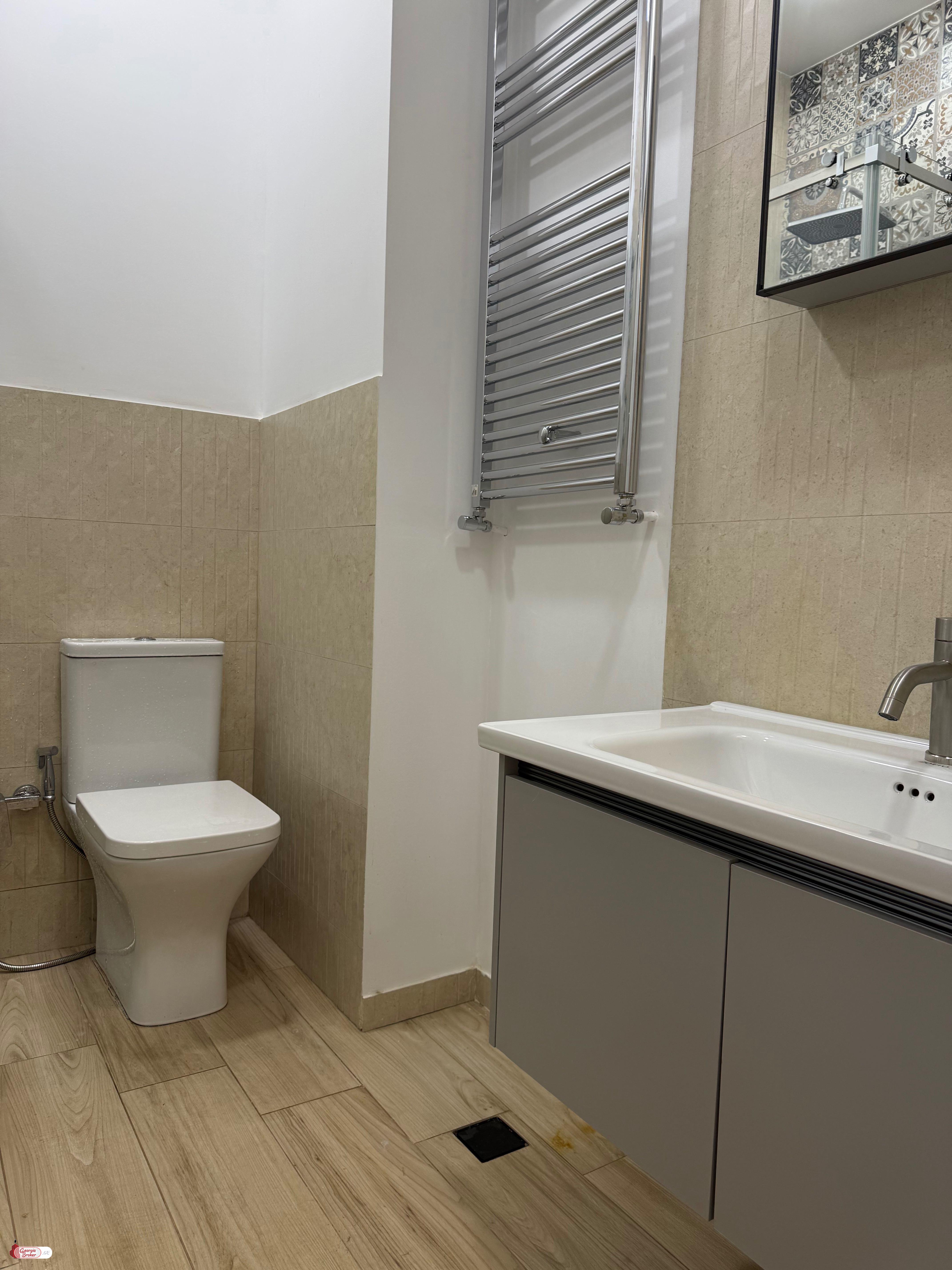 nearly repaired 3-room apartment for sale