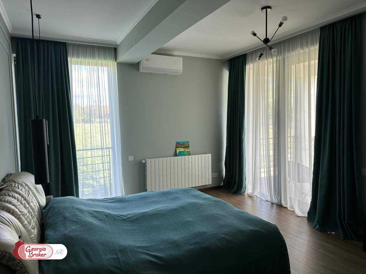 იყიდება ახალი გარემონტებული 10 ოთახიანი სახლი