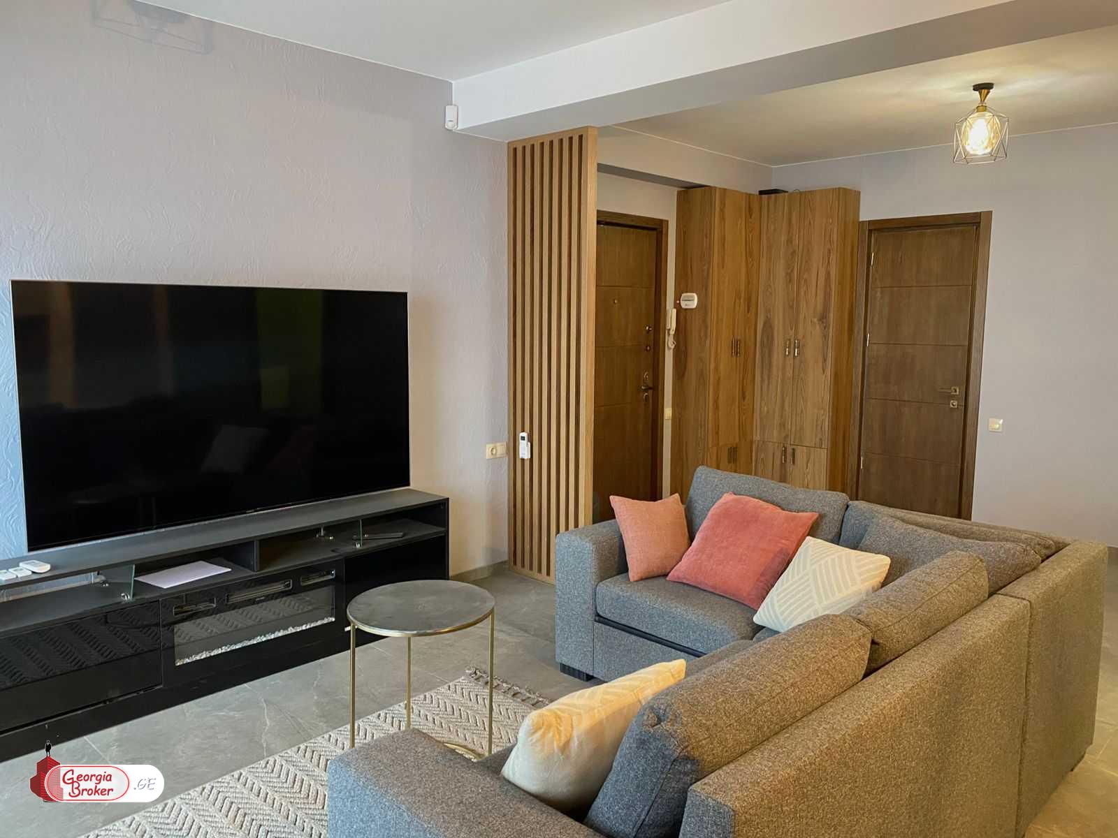 იყიდება ახალი გარემონტებული 3 ოთახიანი ბინა