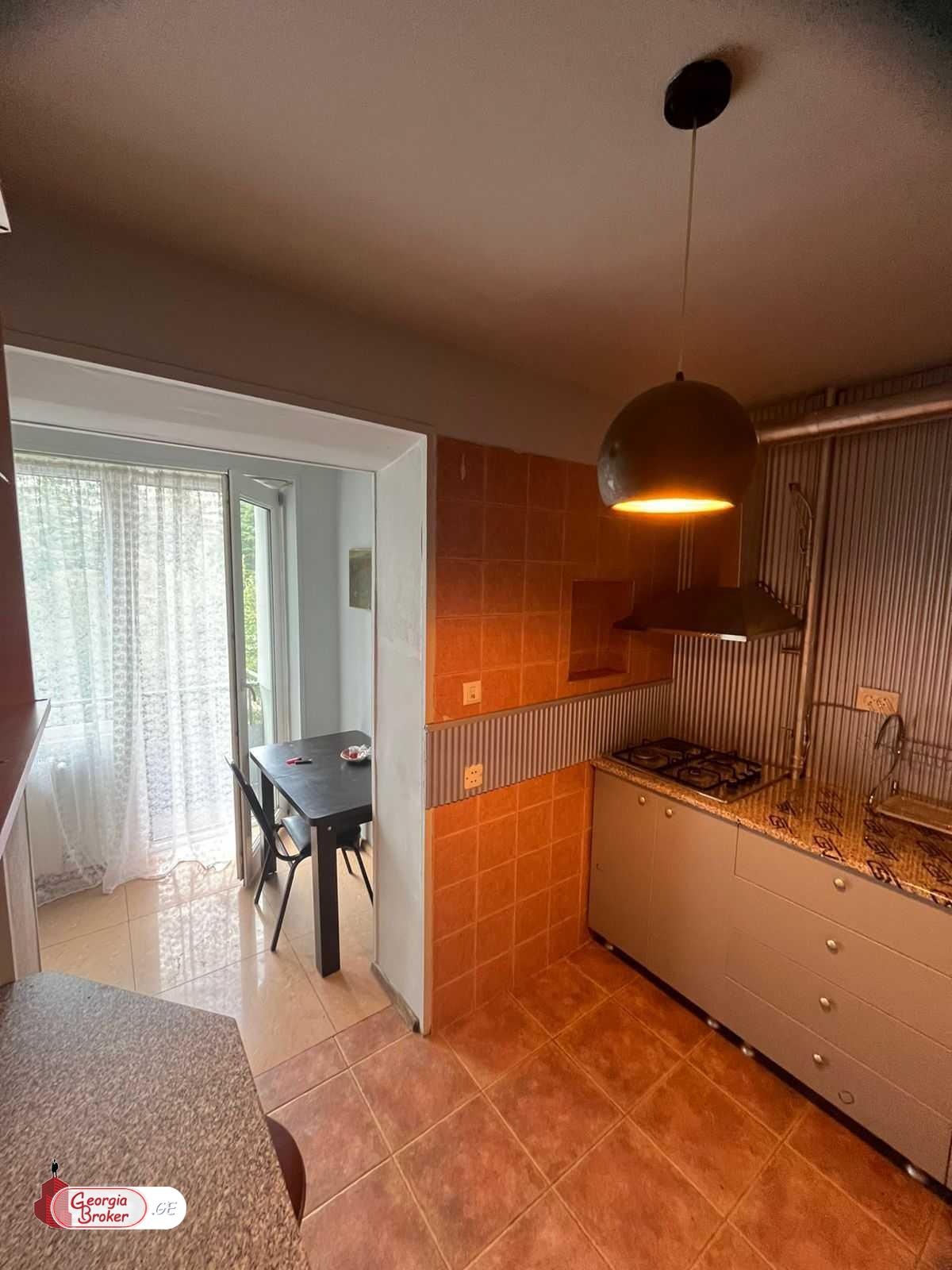 იყიდება ახალი გარემონტებული 4 ოთახიანი ბინა