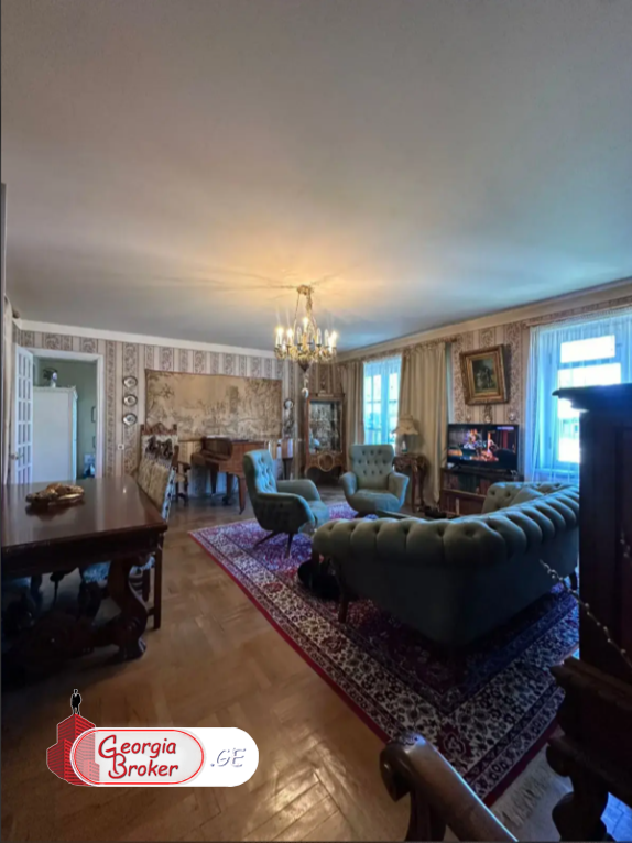 old repaired 4-room apartment for sale