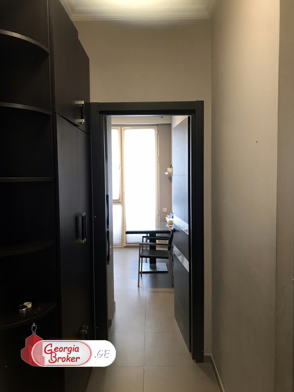 იყიდება ახალი გარემონტებული 5 ოთახიანი ბინა