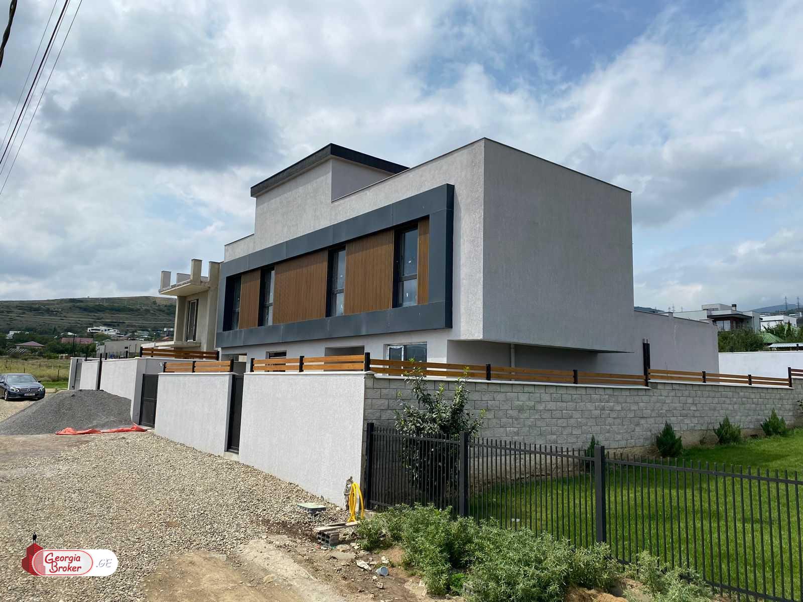 new build 6-room house for sale