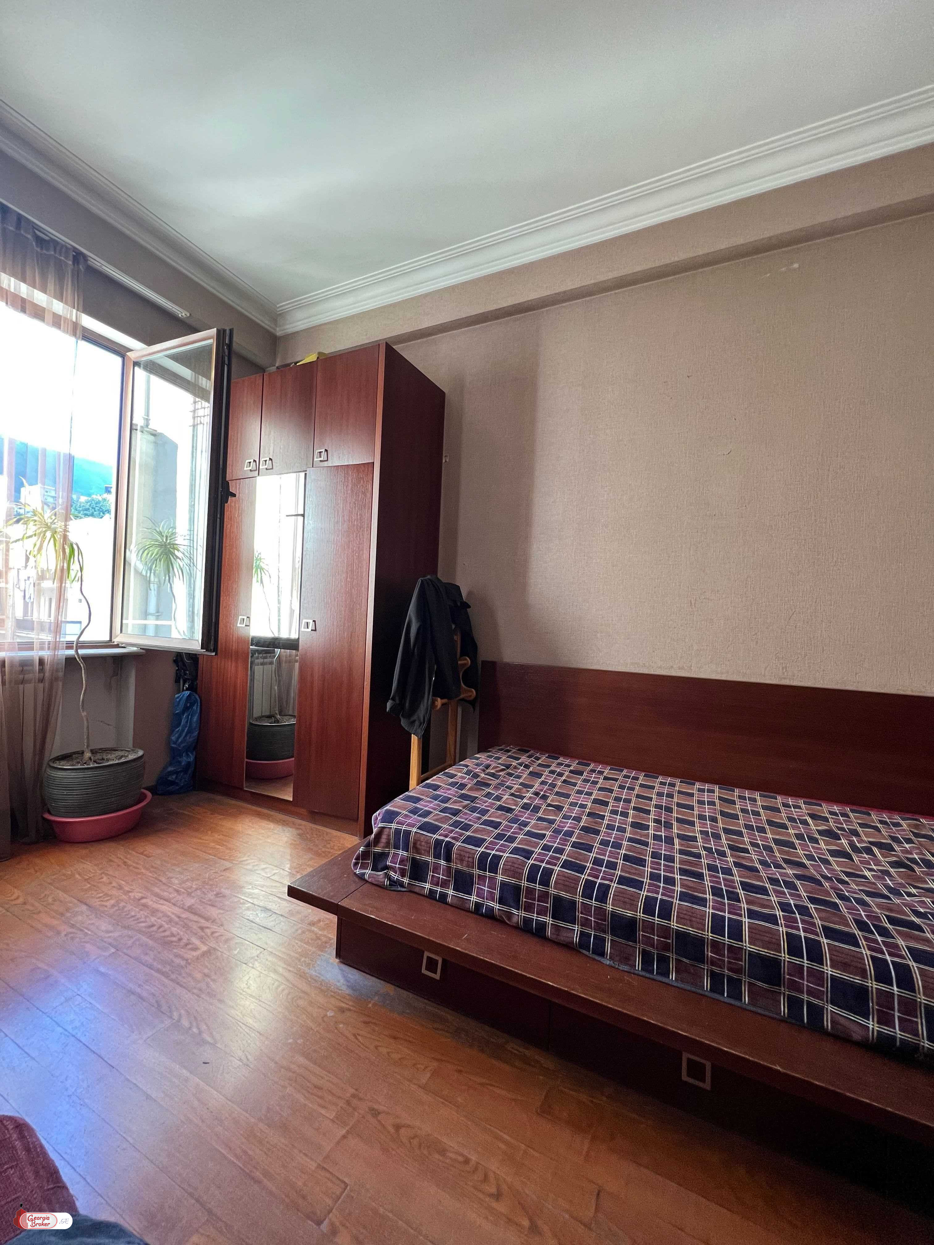 old repaired 5-room apartment for sale