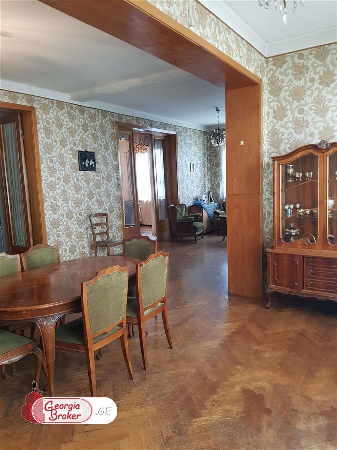 old repaired 5-room apartment for sale