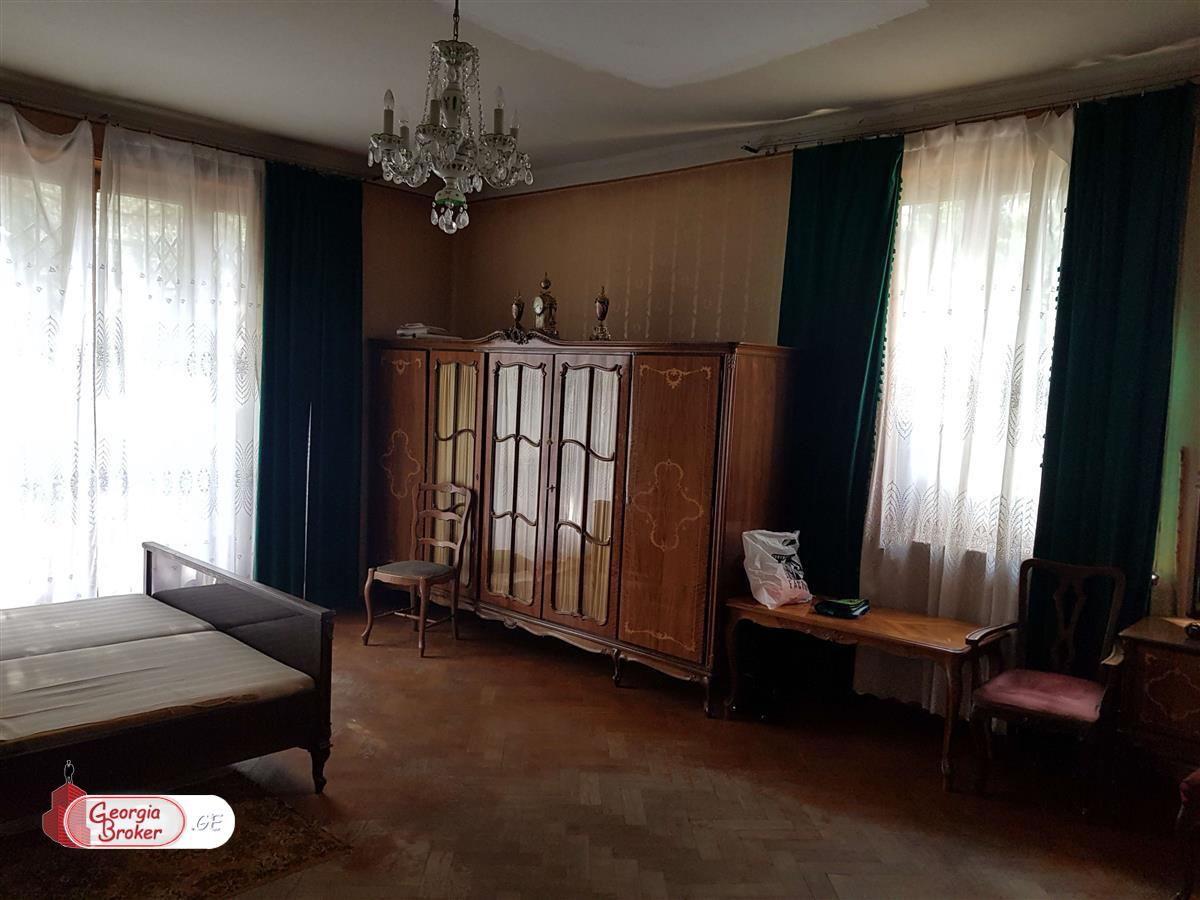 old repaired 5-room apartment for sale