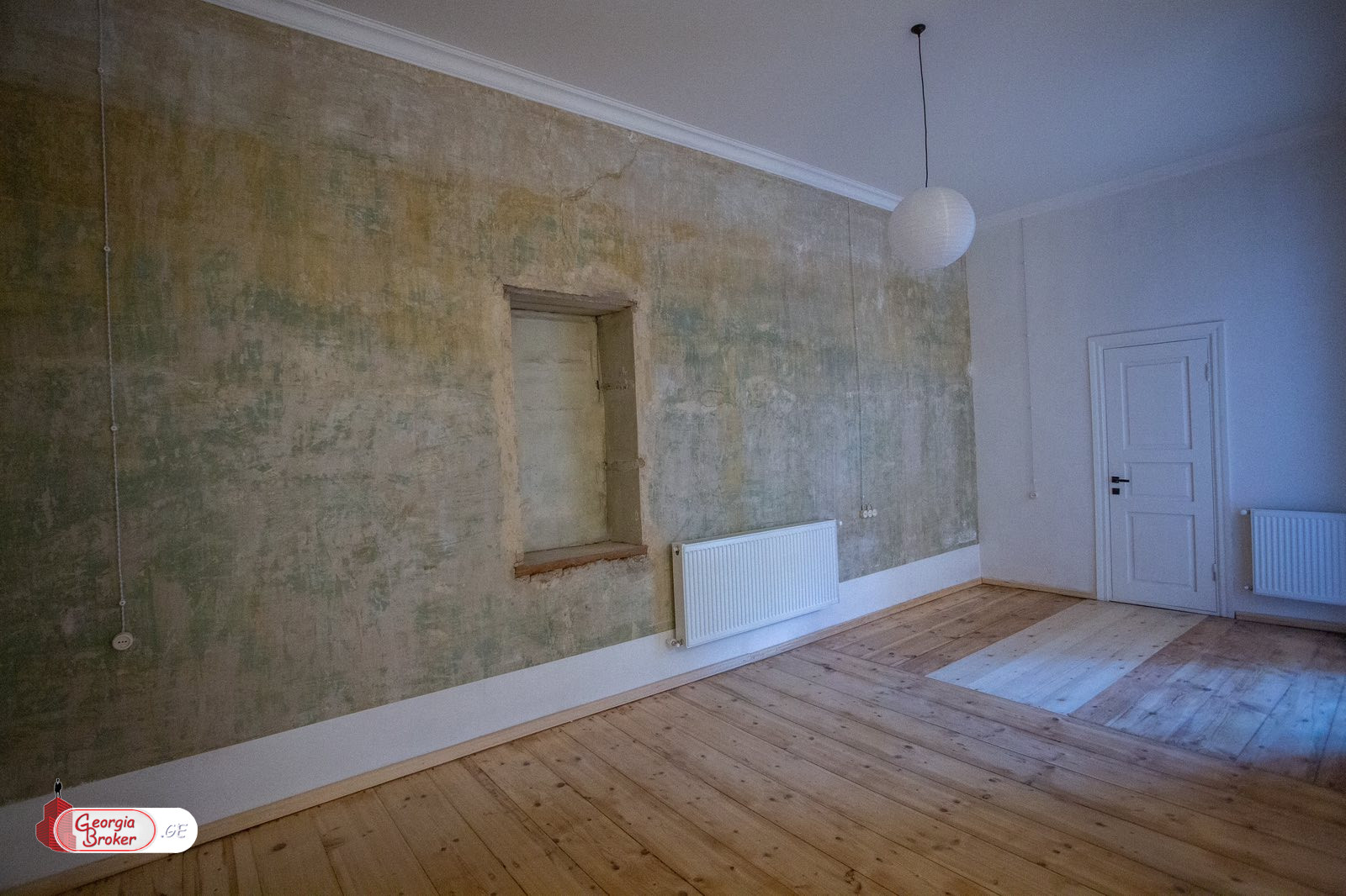 nearly repaired 5-room apartment for sale