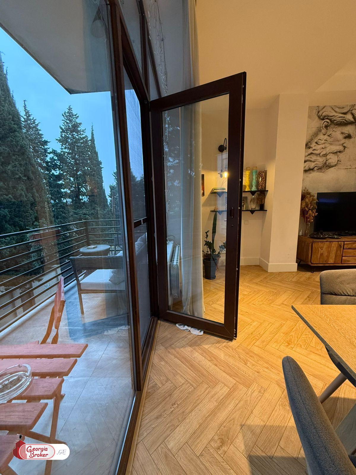 იყიდება ახალი გარემონტებული 4 ოთახიანი ბინა