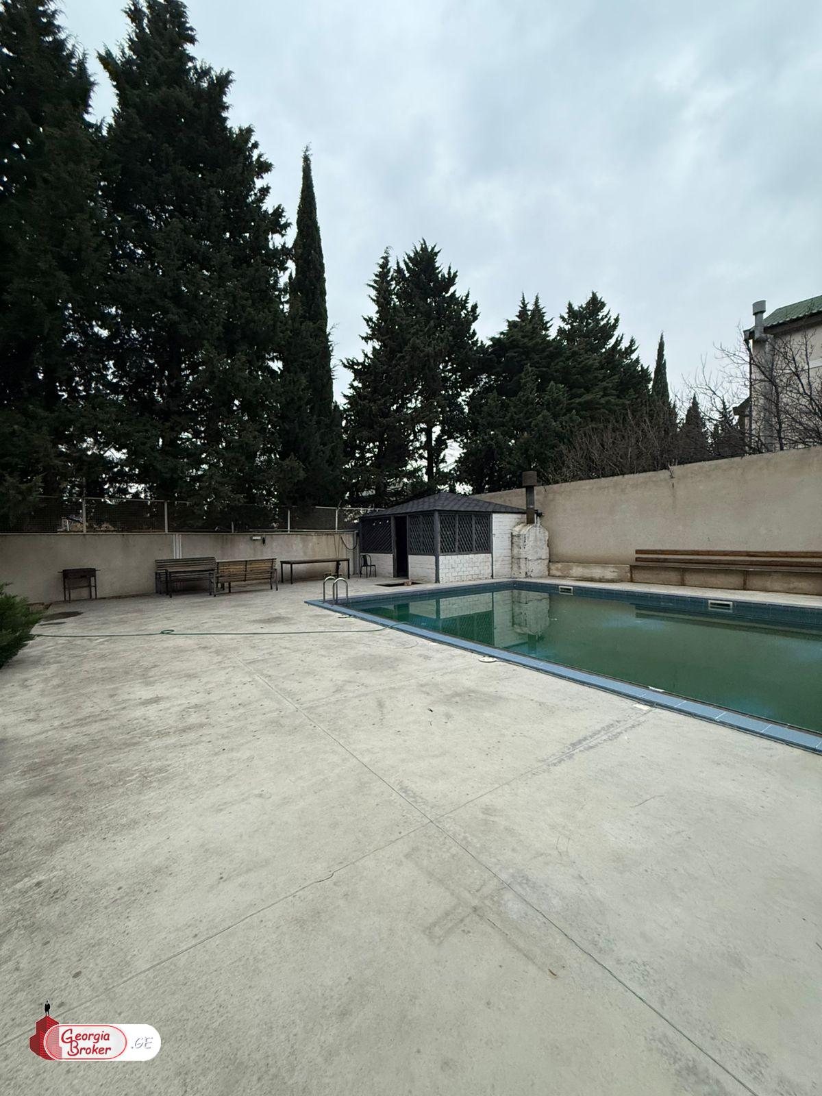 იყიდება ახალი გარემონტებული 4 ოთახიანი ბინა