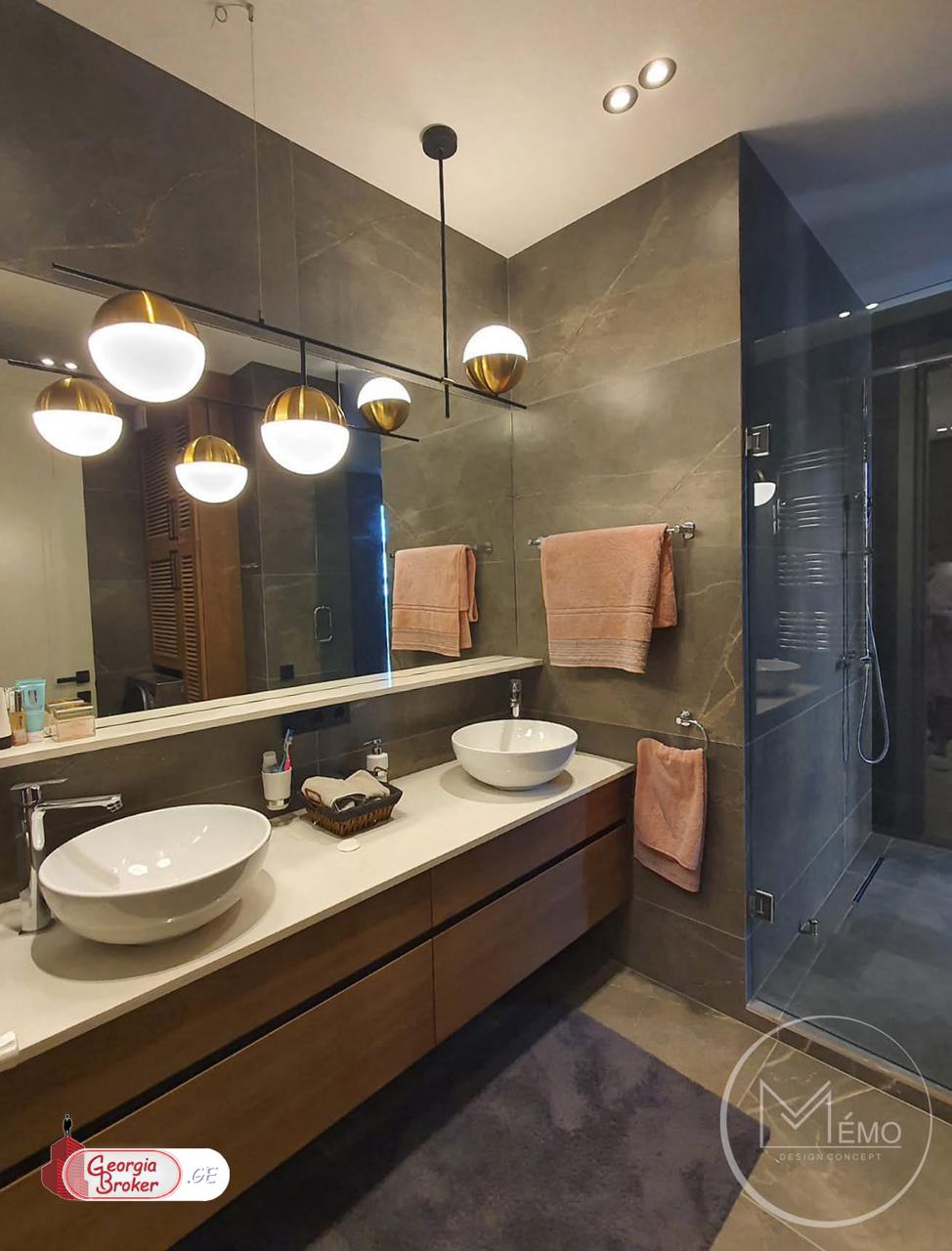 продается квартира с новым ремонтом 3-комнаты