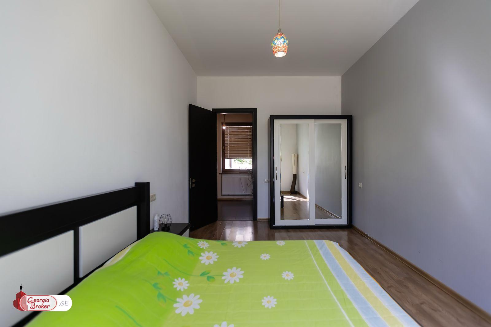 იყიდება ახალი გარემონტებული 6 ოთახიანი სახლი