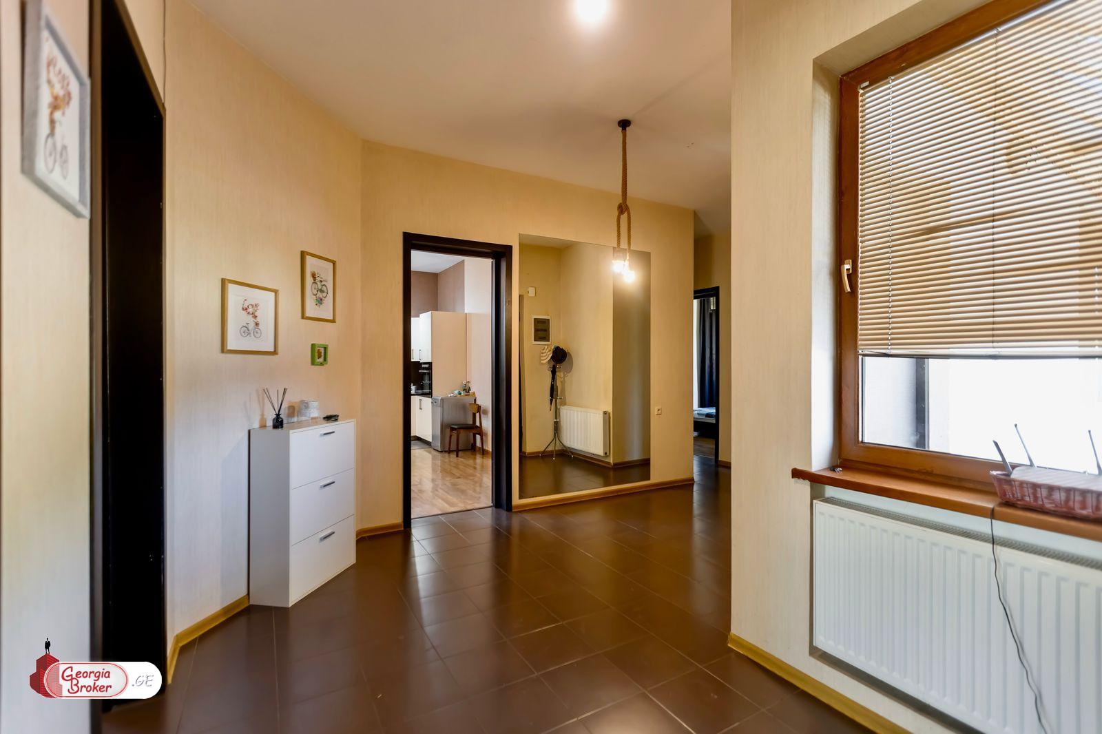 იყიდება ახალი გარემონტებული 6 ოთახიანი სახლი