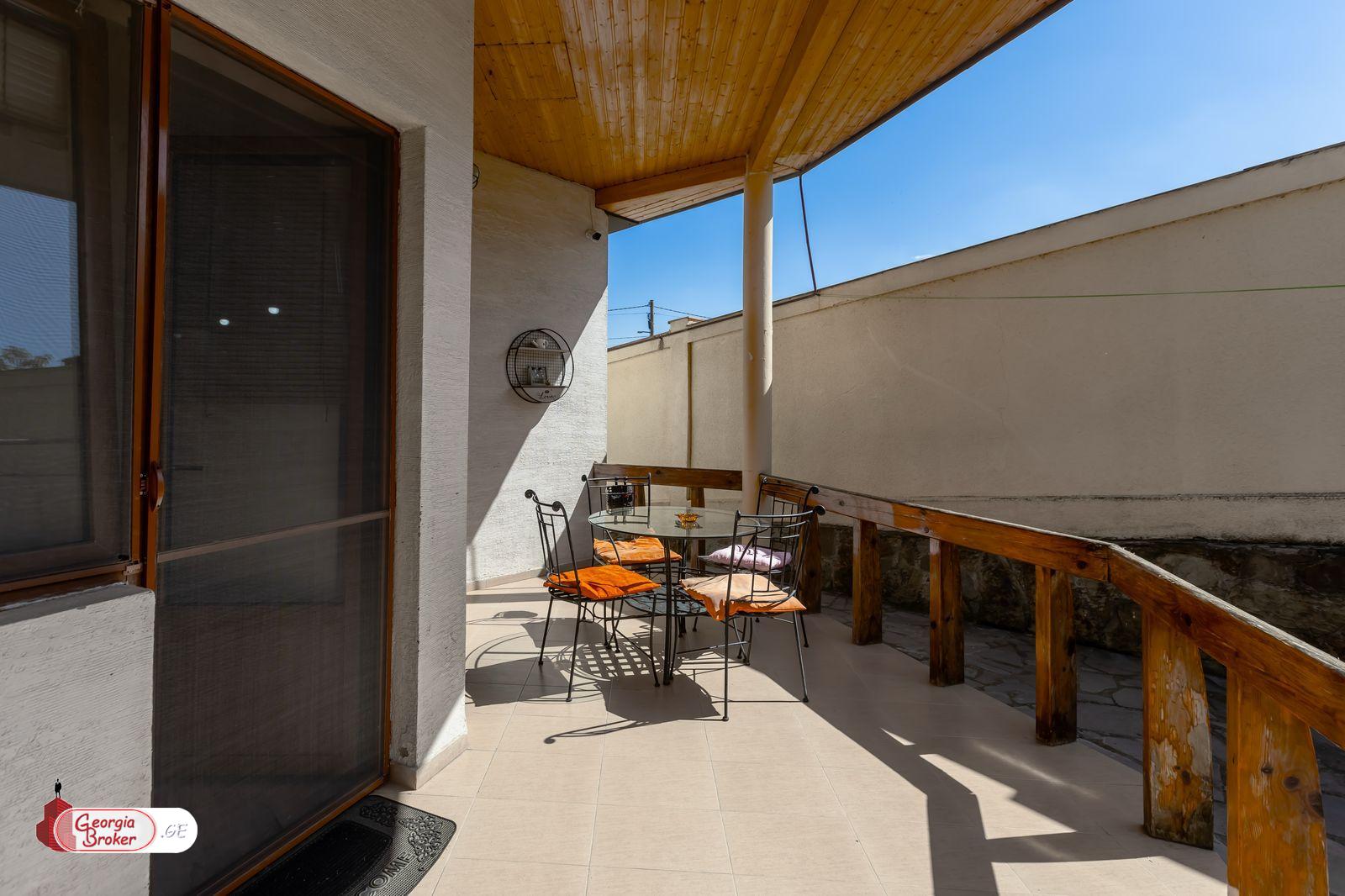 იყიდება ახალი გარემონტებული 6 ოთახიანი სახლი