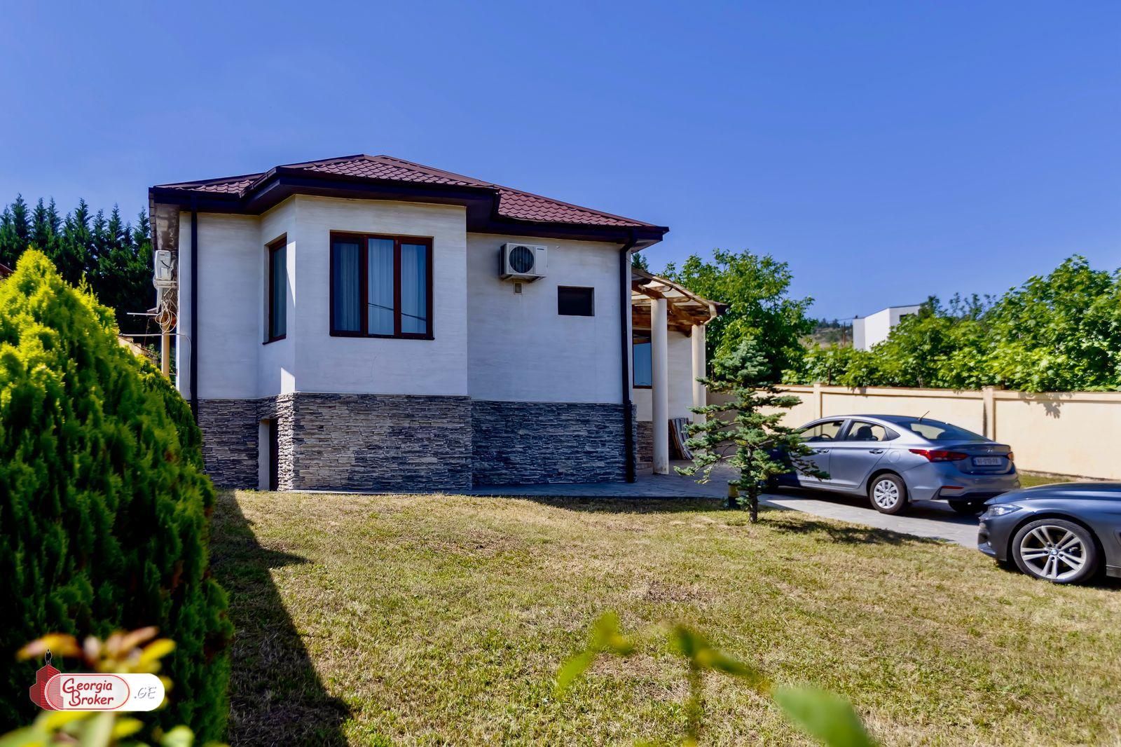 იყიდება ახალი გარემონტებული 6 ოთახიანი სახლი